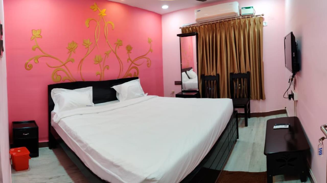 Standard Double Room with Fan - Photo 3