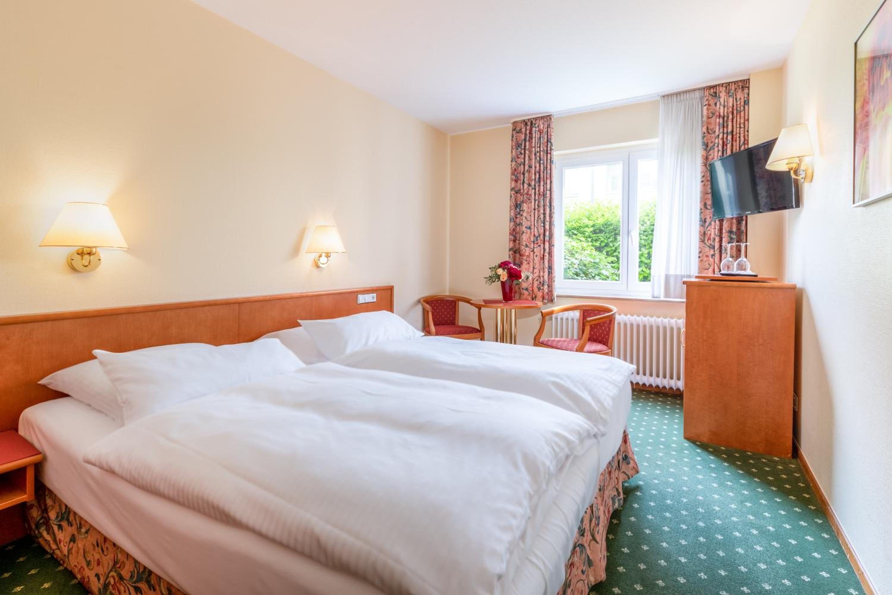 Double Room with Private Bathroom - Photo 1