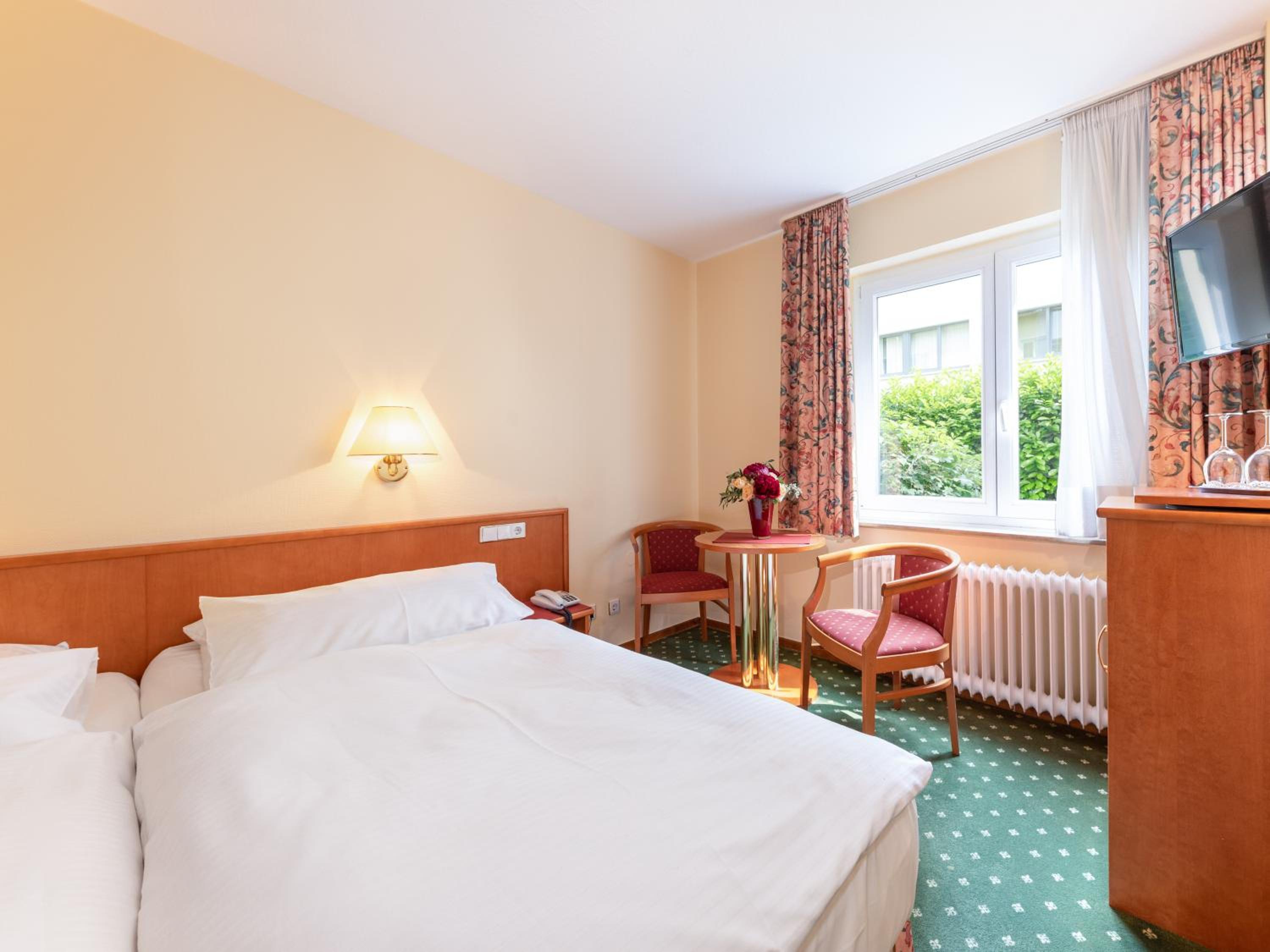 Double Room with Private Bathroom - Photo 3
