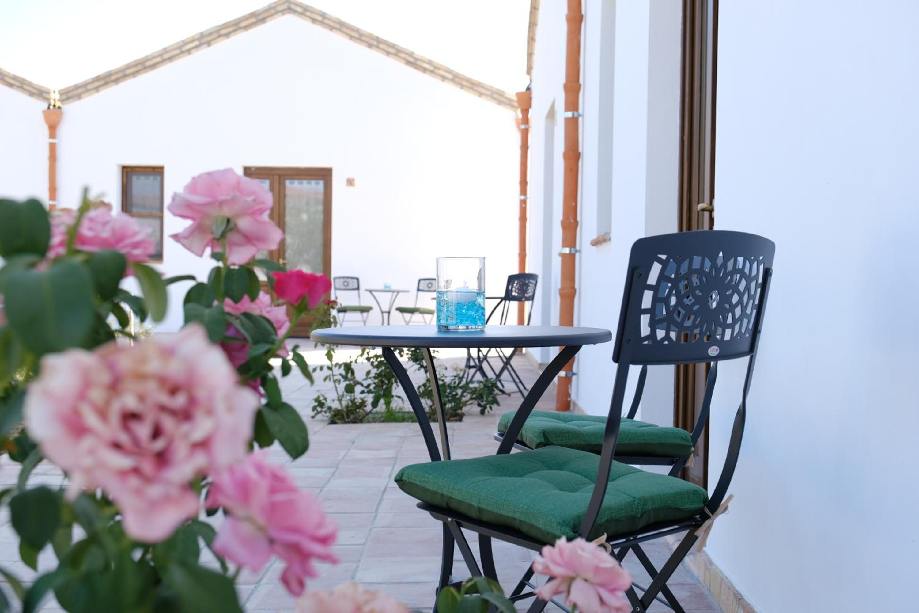 Junior Suite with Garden View - Photo 9