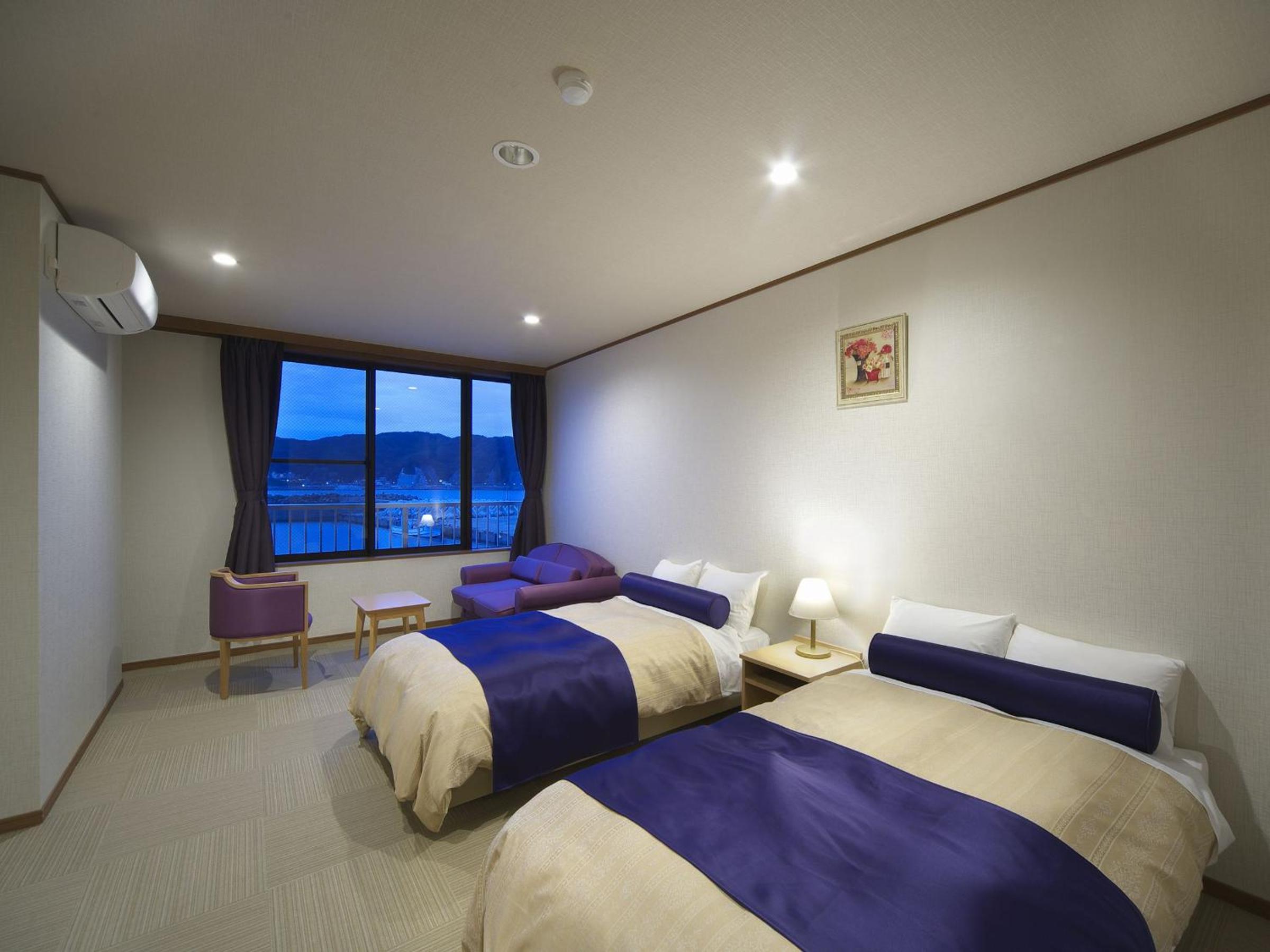 Twin Room with Sea View photo 3