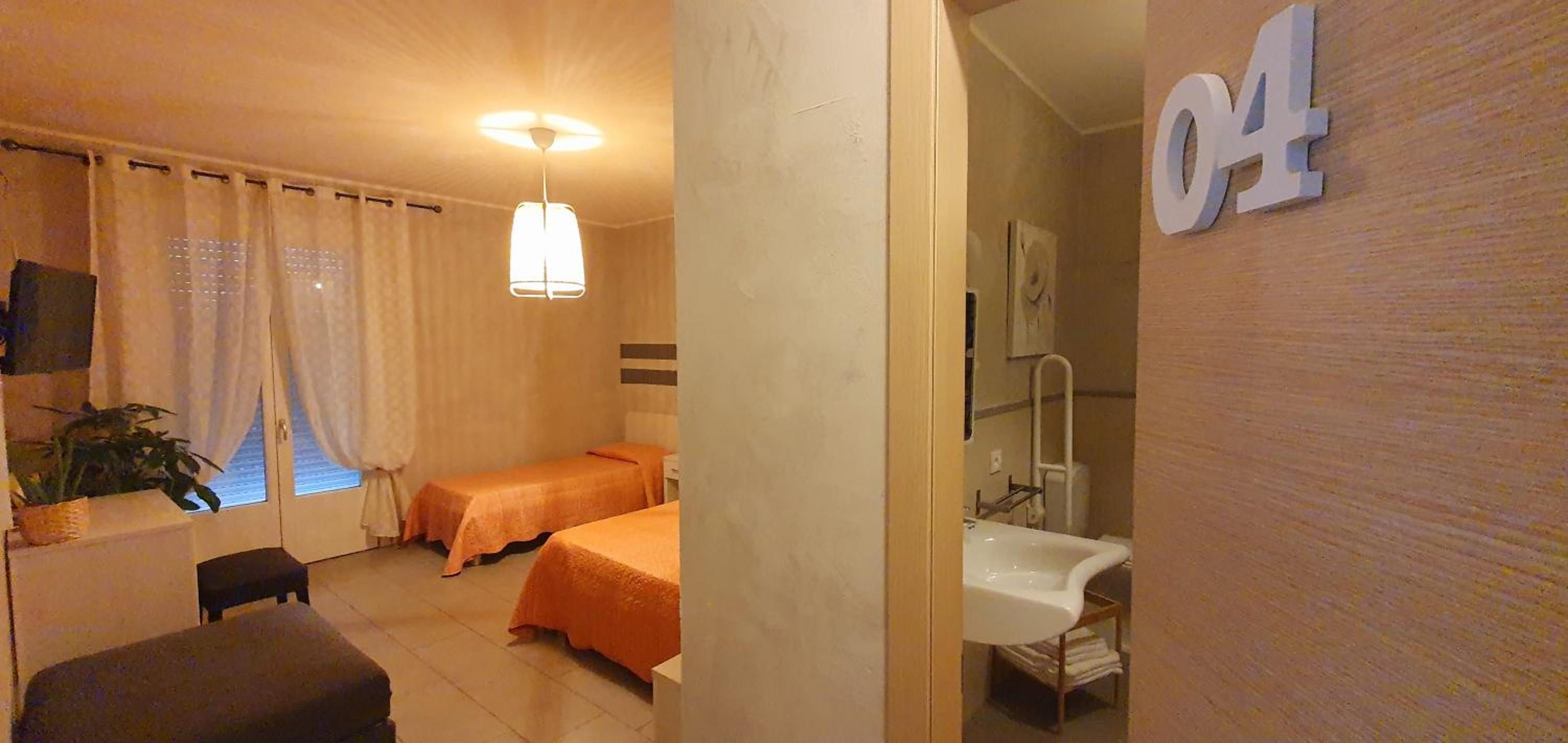 Triple Room - Photo 9