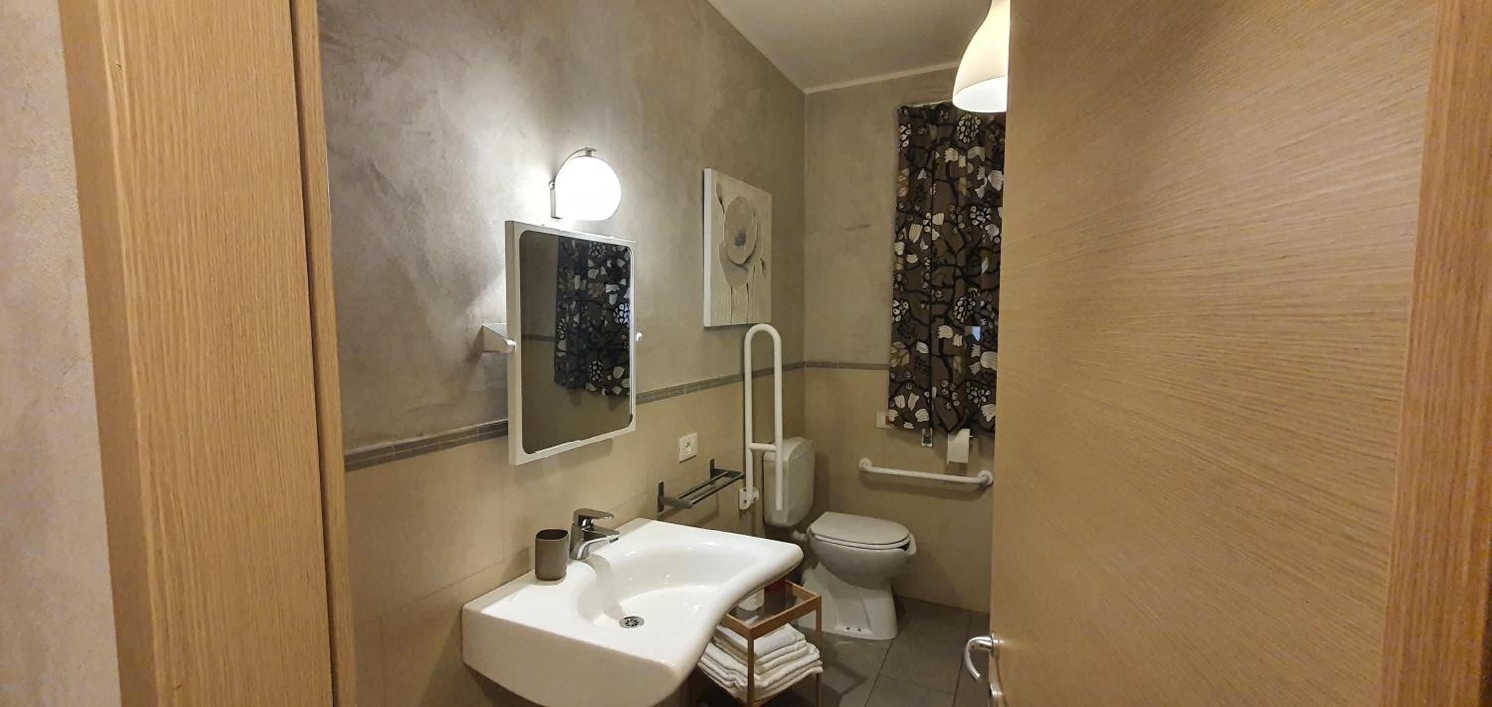 Double or Twin Room - Photo 8
