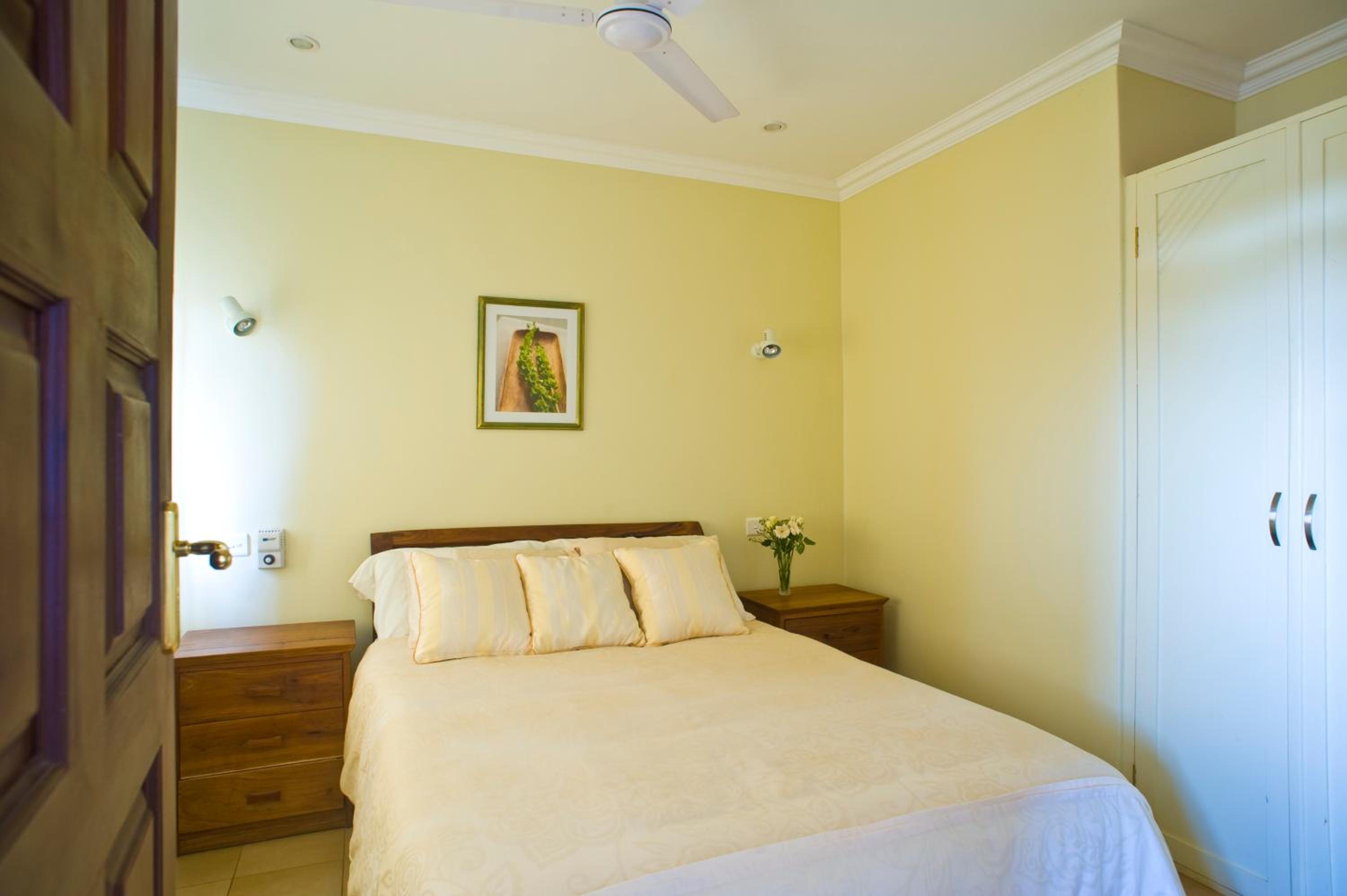 Two Bedroom Apartment - One Shower photo 1