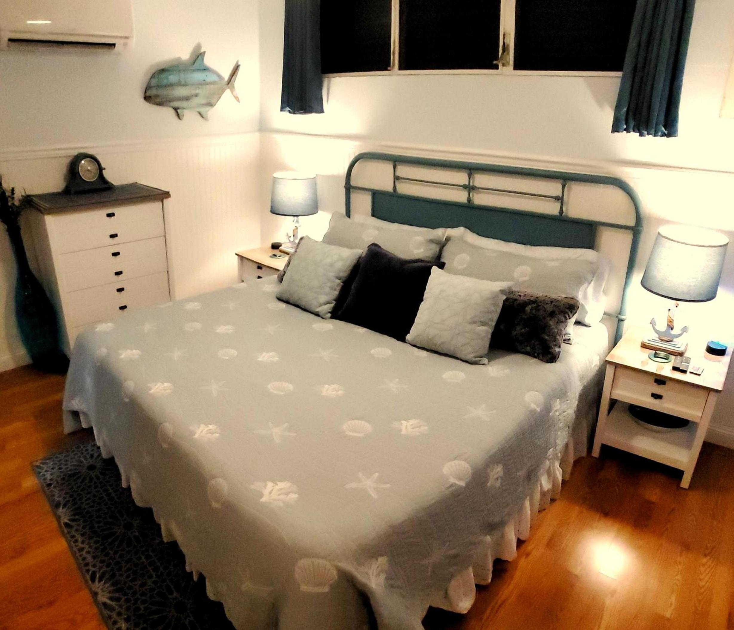 One-Bedroom Apartment - Photo 1