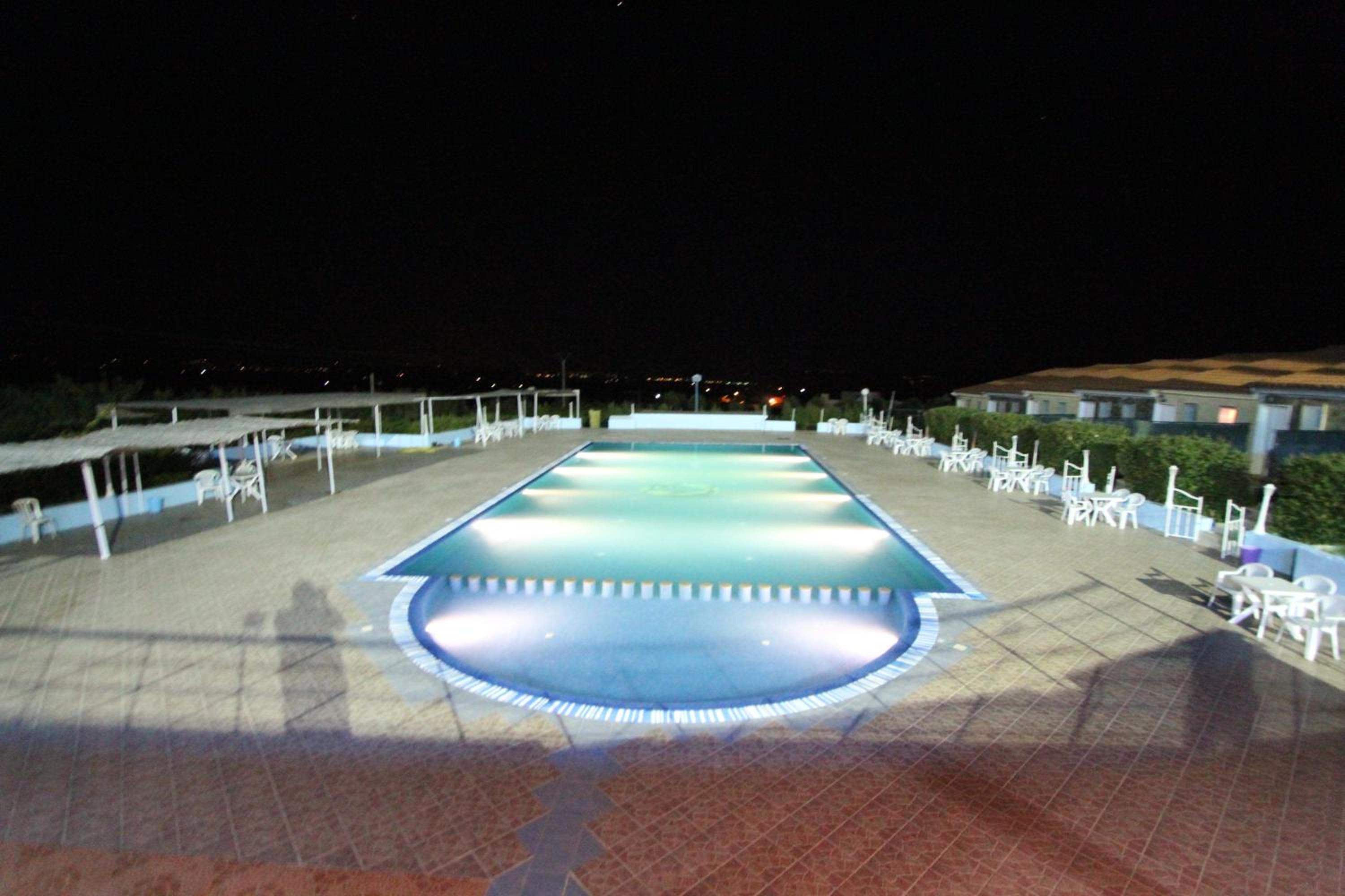 Bungalow with Pool View photo 2