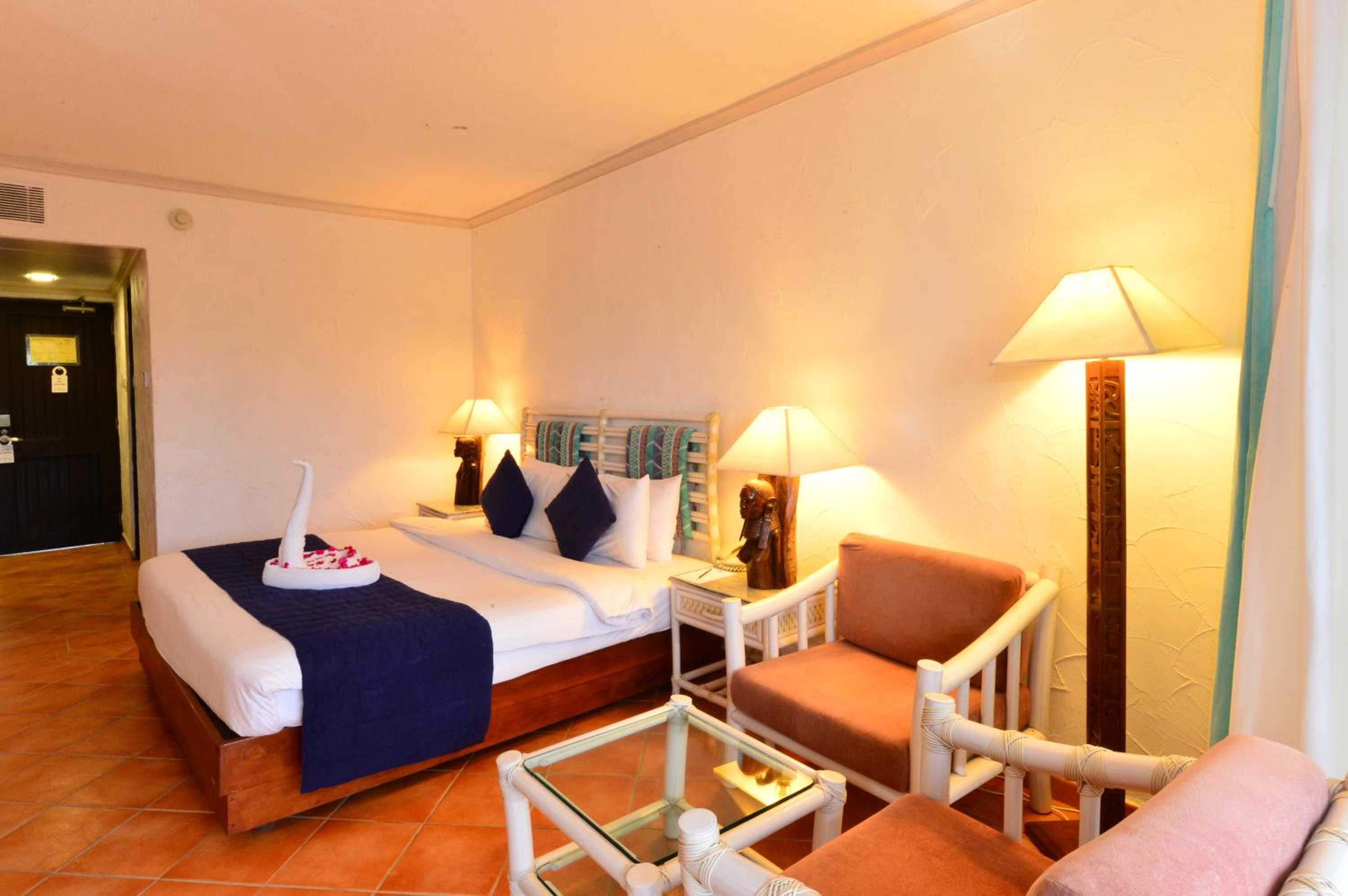 Double Room with Garden View thumbnail 6
