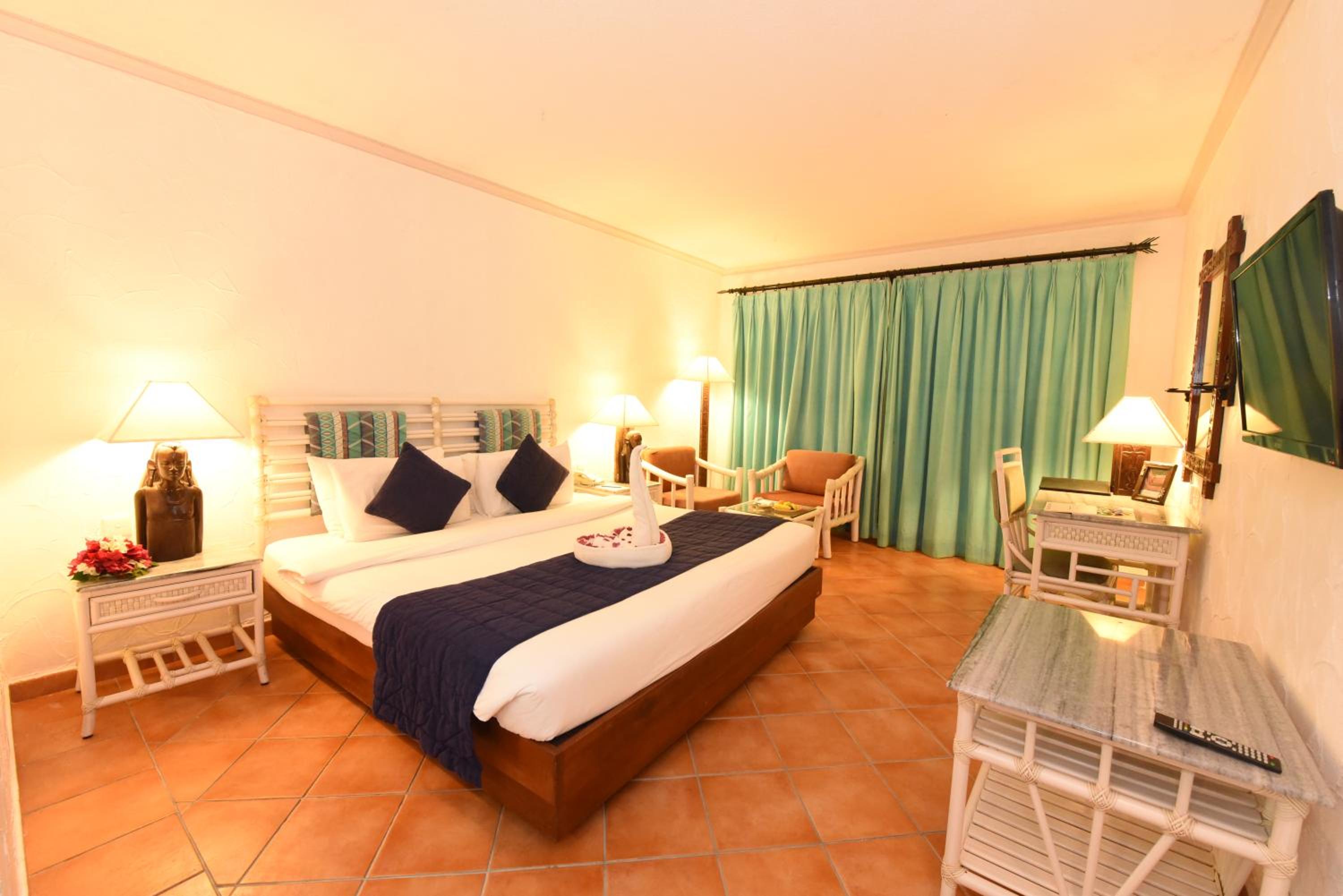 Double Room with Garden View thumbnail 5