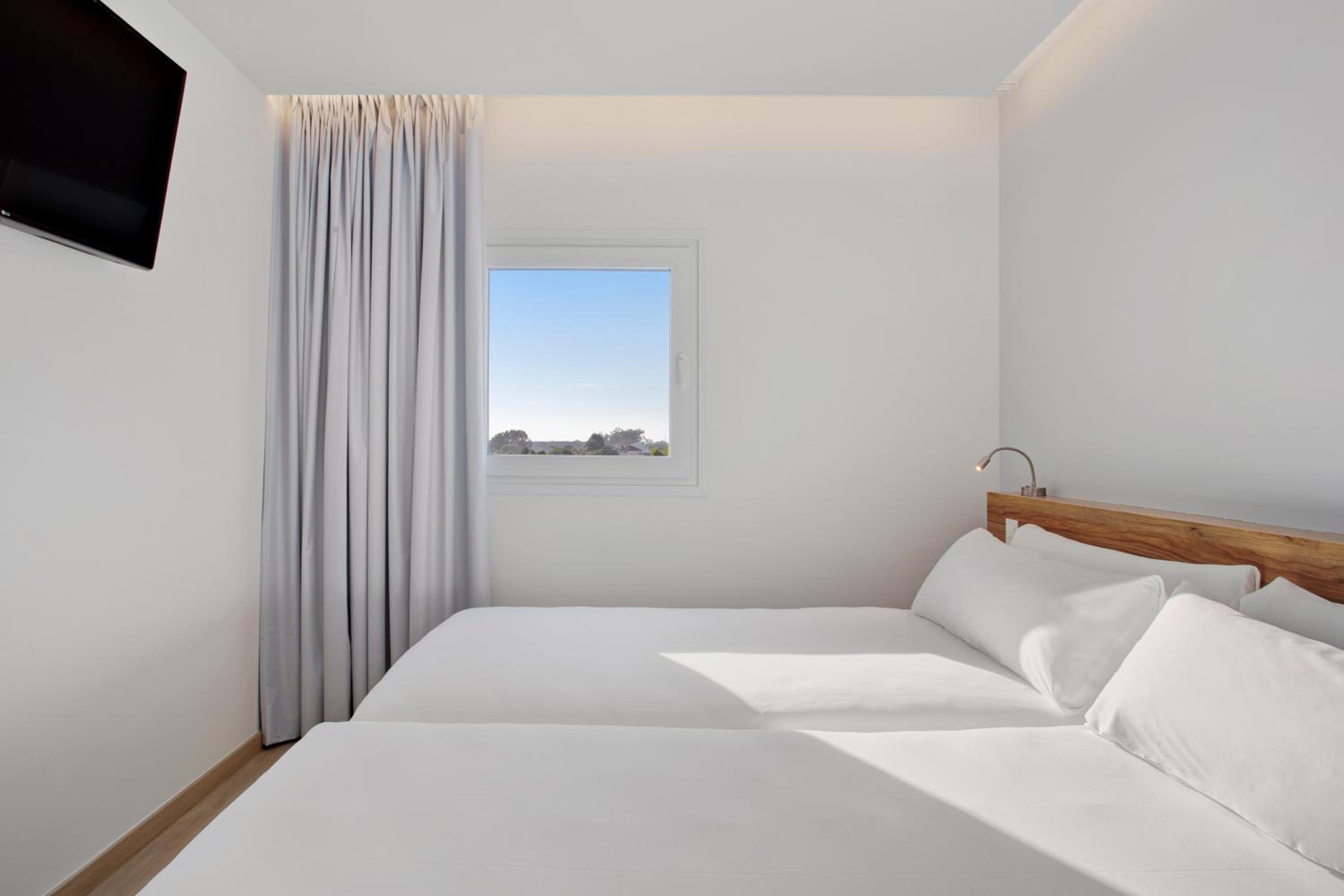 Twin Room - Photo 1