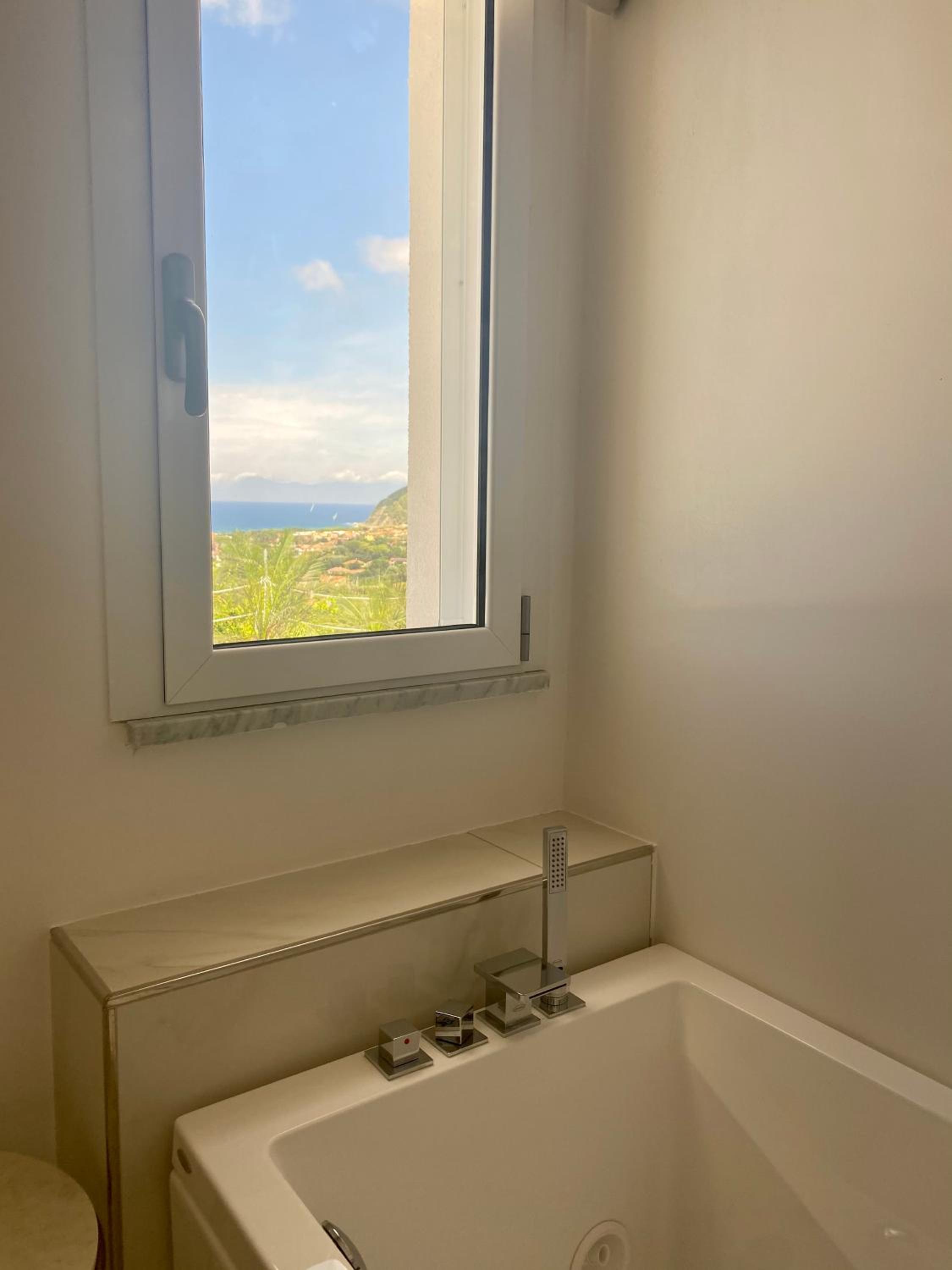 Junior Suite with Sea View - Photo 9