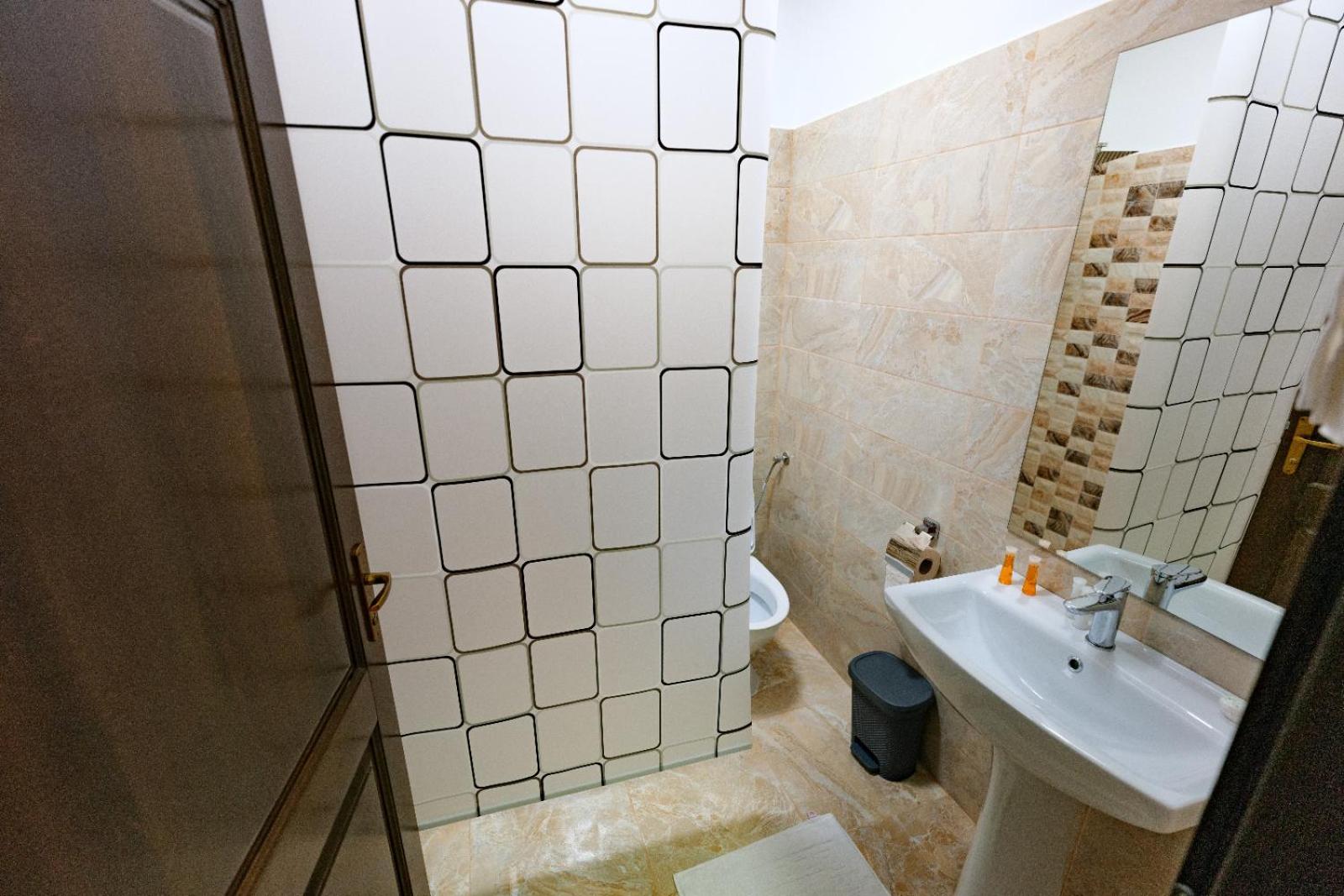 Double Room - Photo 17