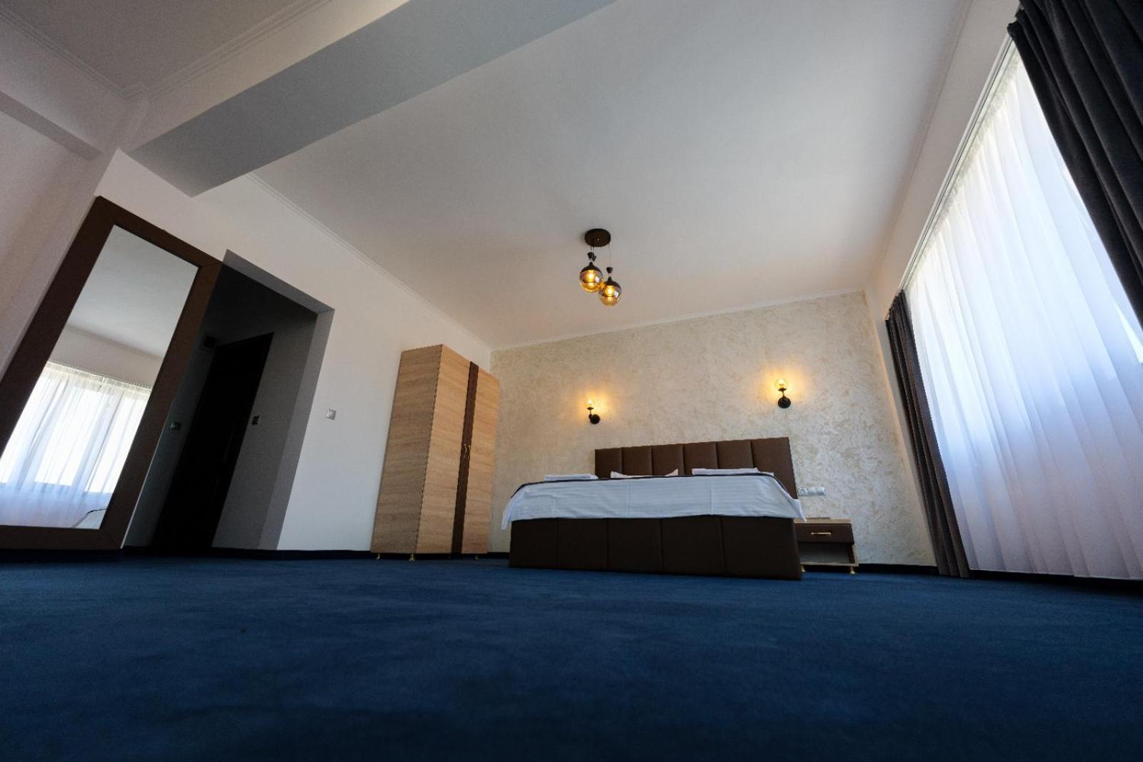 Double Room - Photo 16