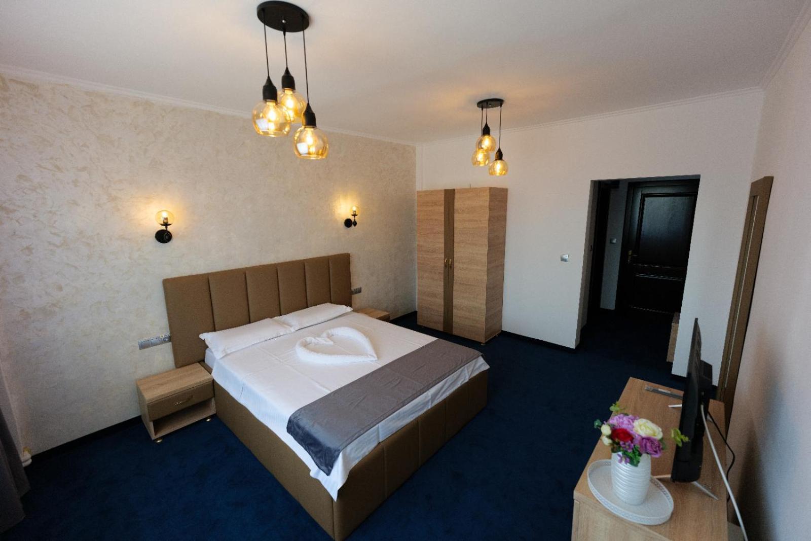 Double Room - Photo 36