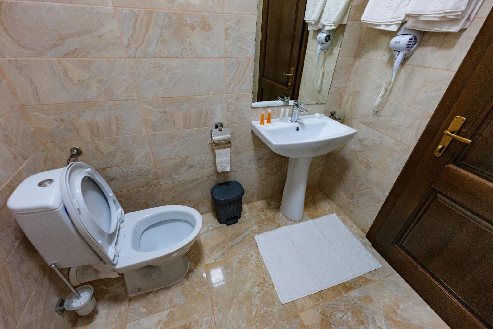 Double Room - Photo 33