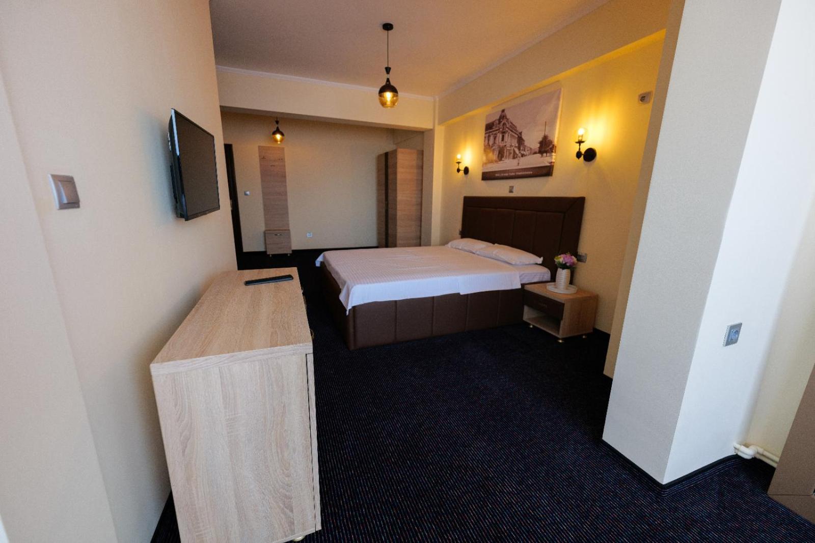 Double Room - Photo 32