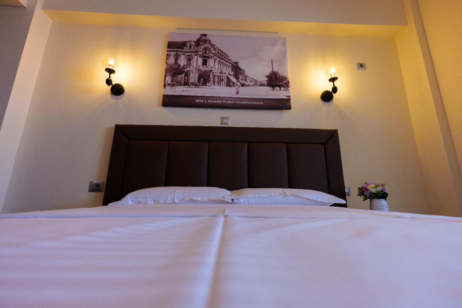 Double Room - Photo 8