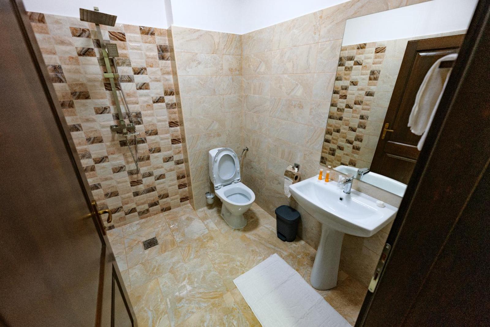 Double Room - Photo 6