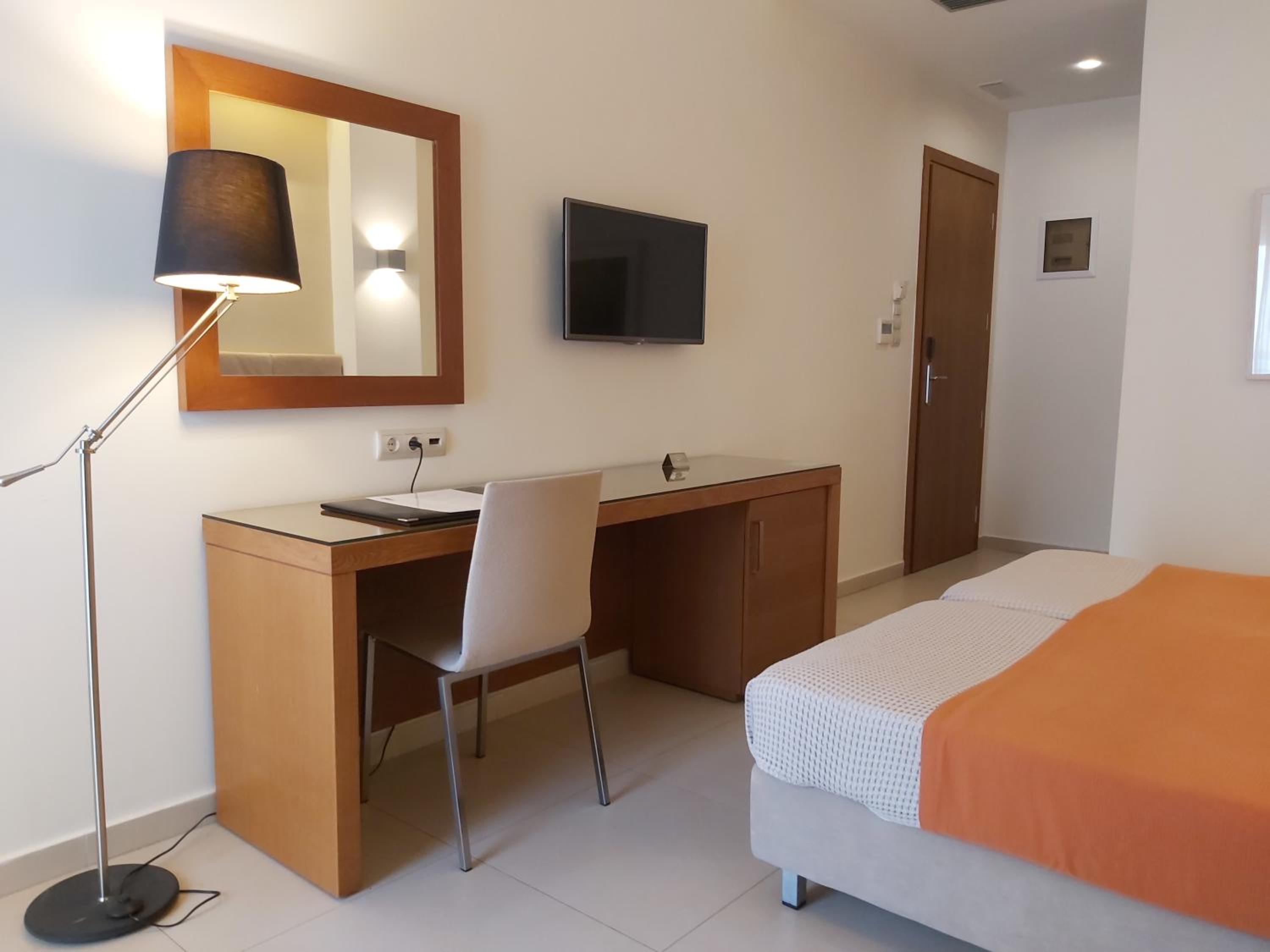 Double or Twin Room - Photo 10