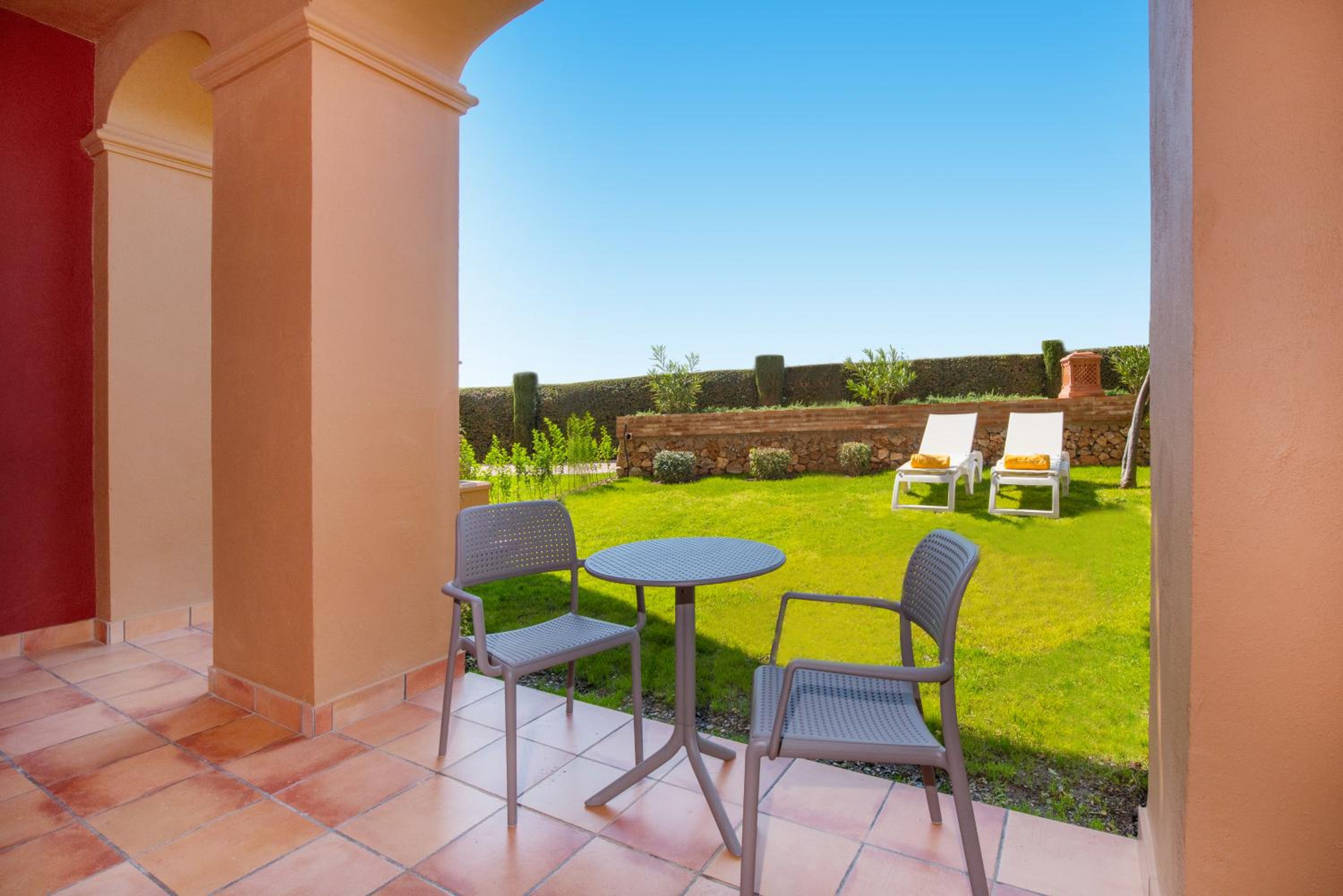 Double Room with Garden View - Photo 2