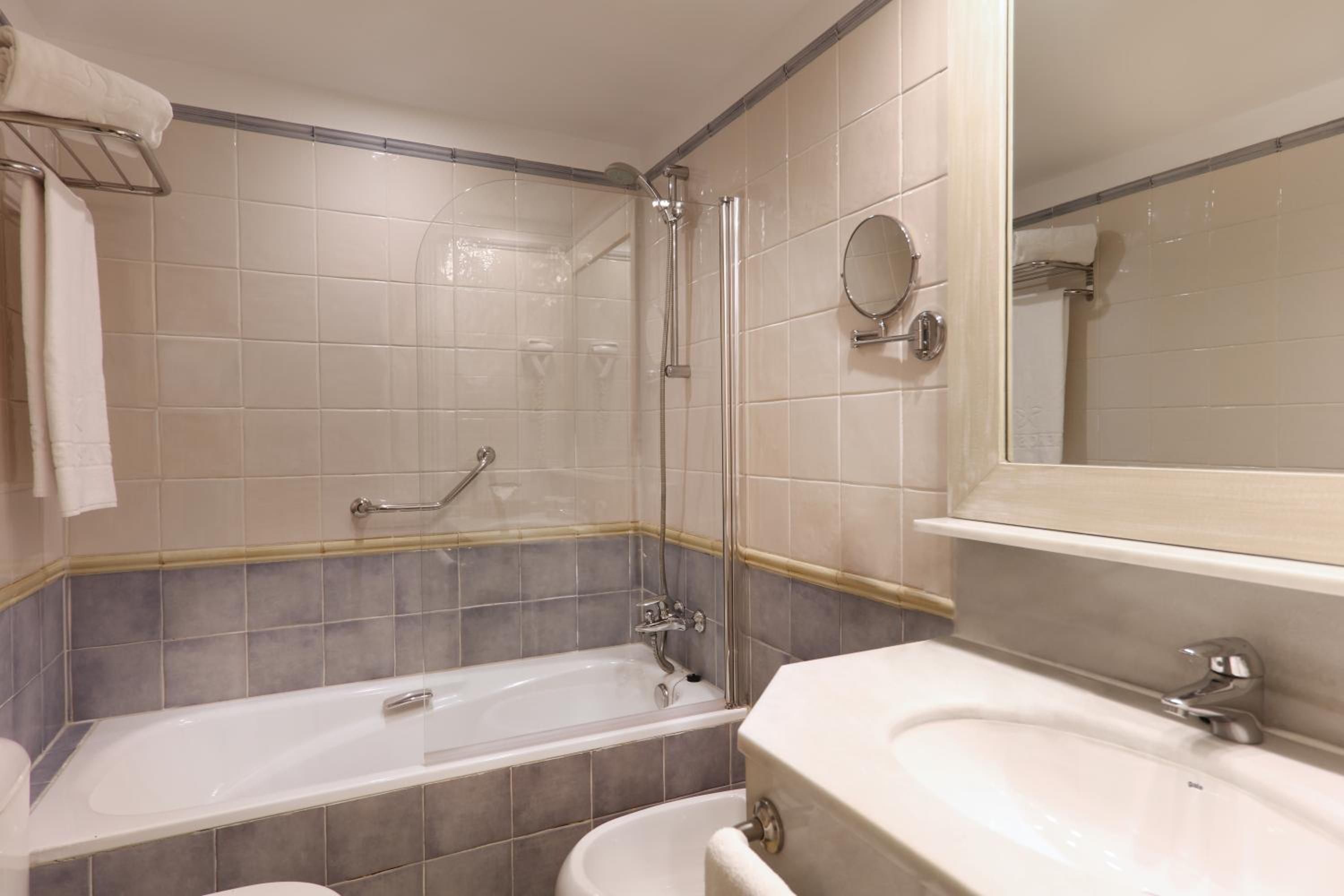 Double Room with Garden View - Photo 4