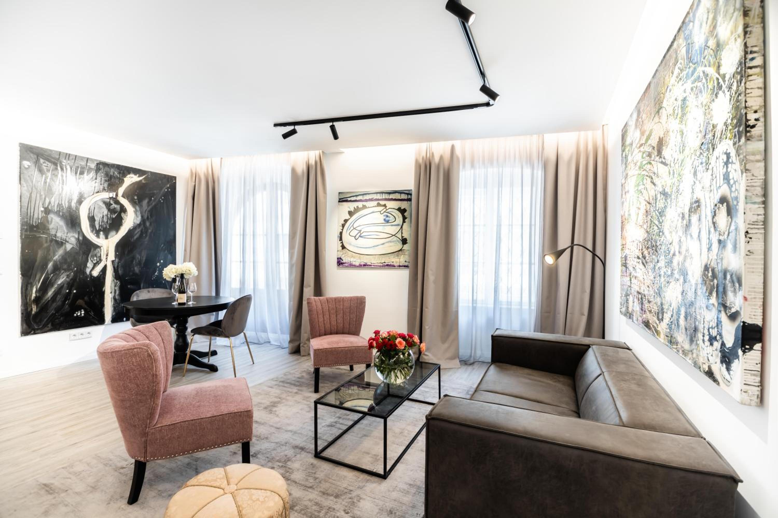 Deluxe Apartment