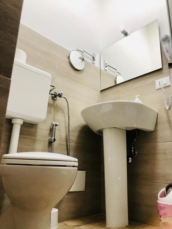Double Room with Private Bathroom - Photo 27