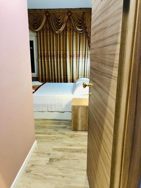 Double Room with Private Bathroom - Photo 35