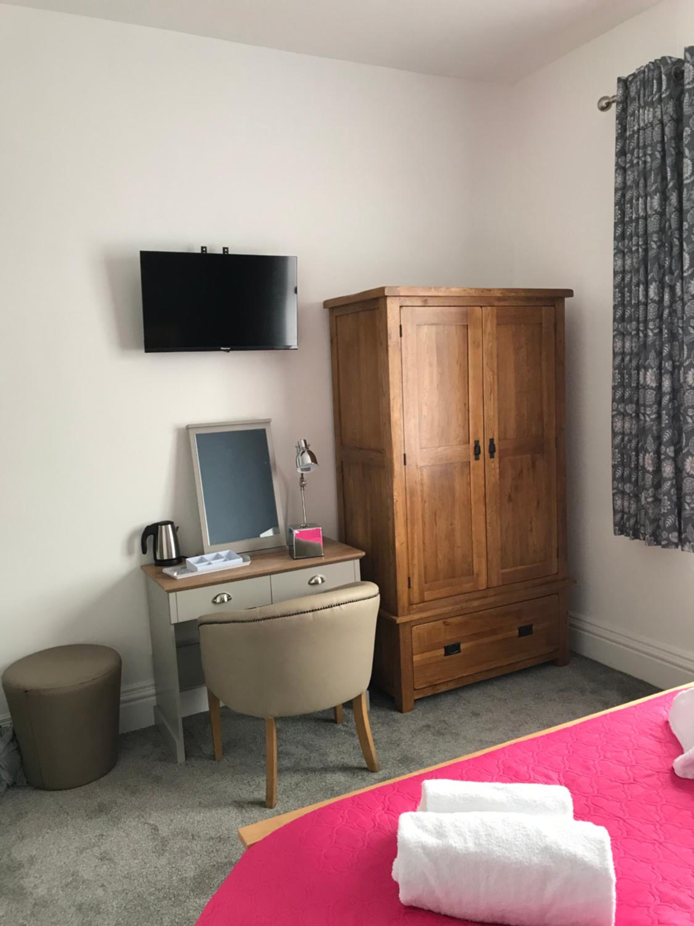 Standard King Room - Photo 3