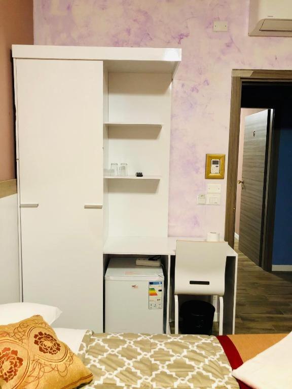 Double Room with Private Bathroom - Photo 21