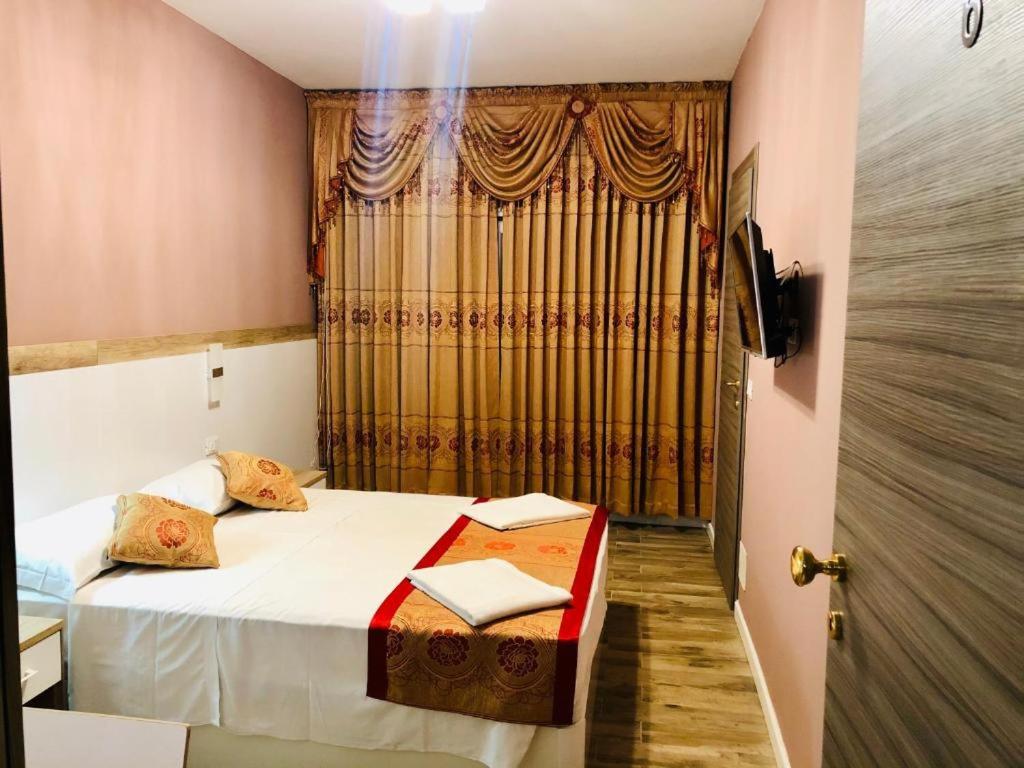 Double Room with Private Bathroom - Photo 24