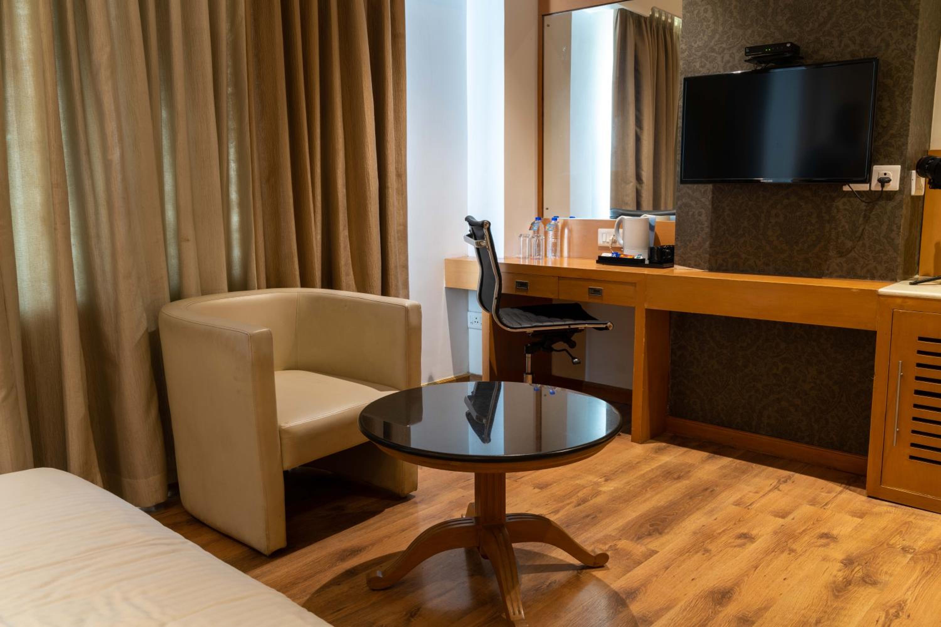 Executive Double or Twin Room - Photo 10