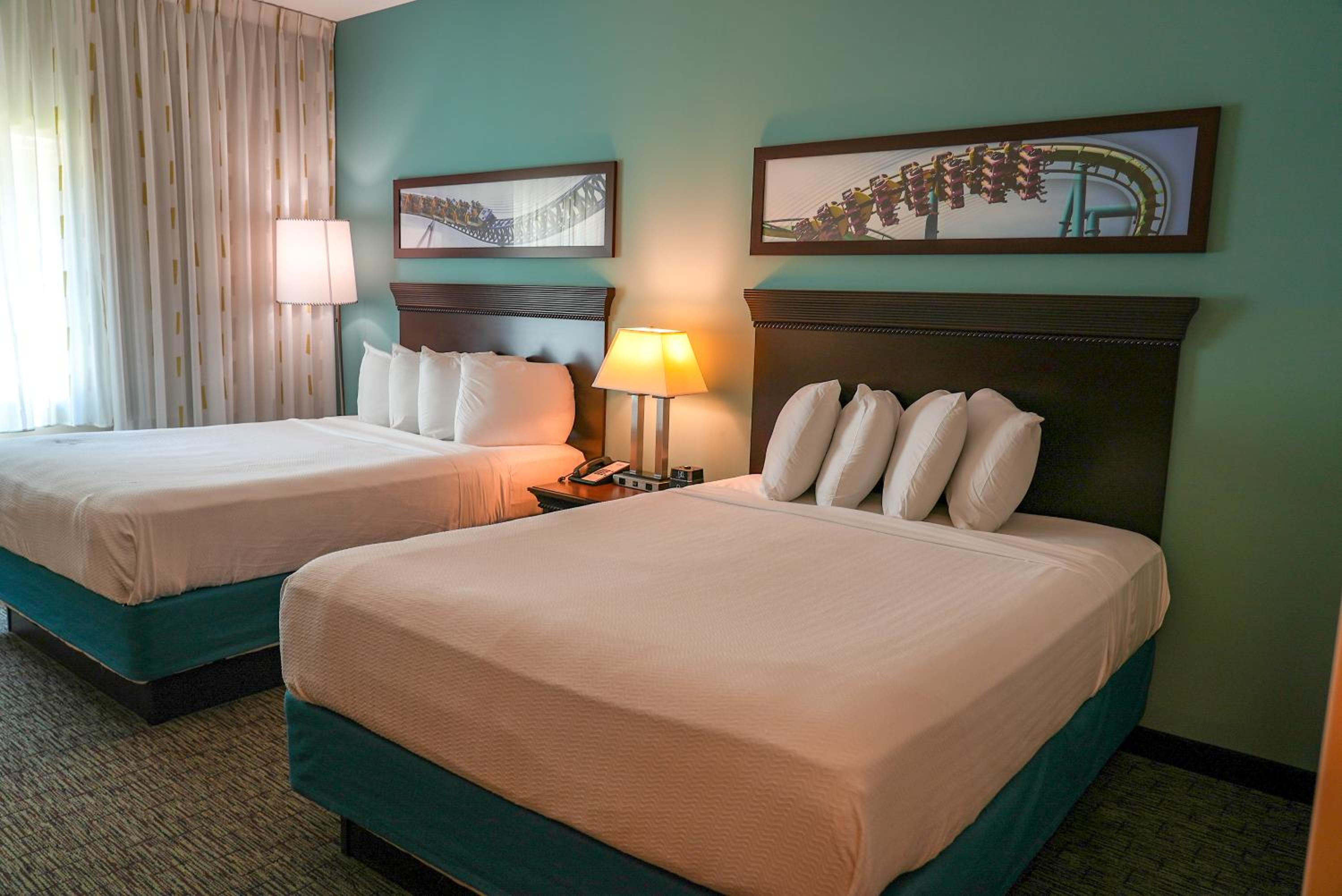 Queen Room with Two Queen Beds - Disability Access photo 2