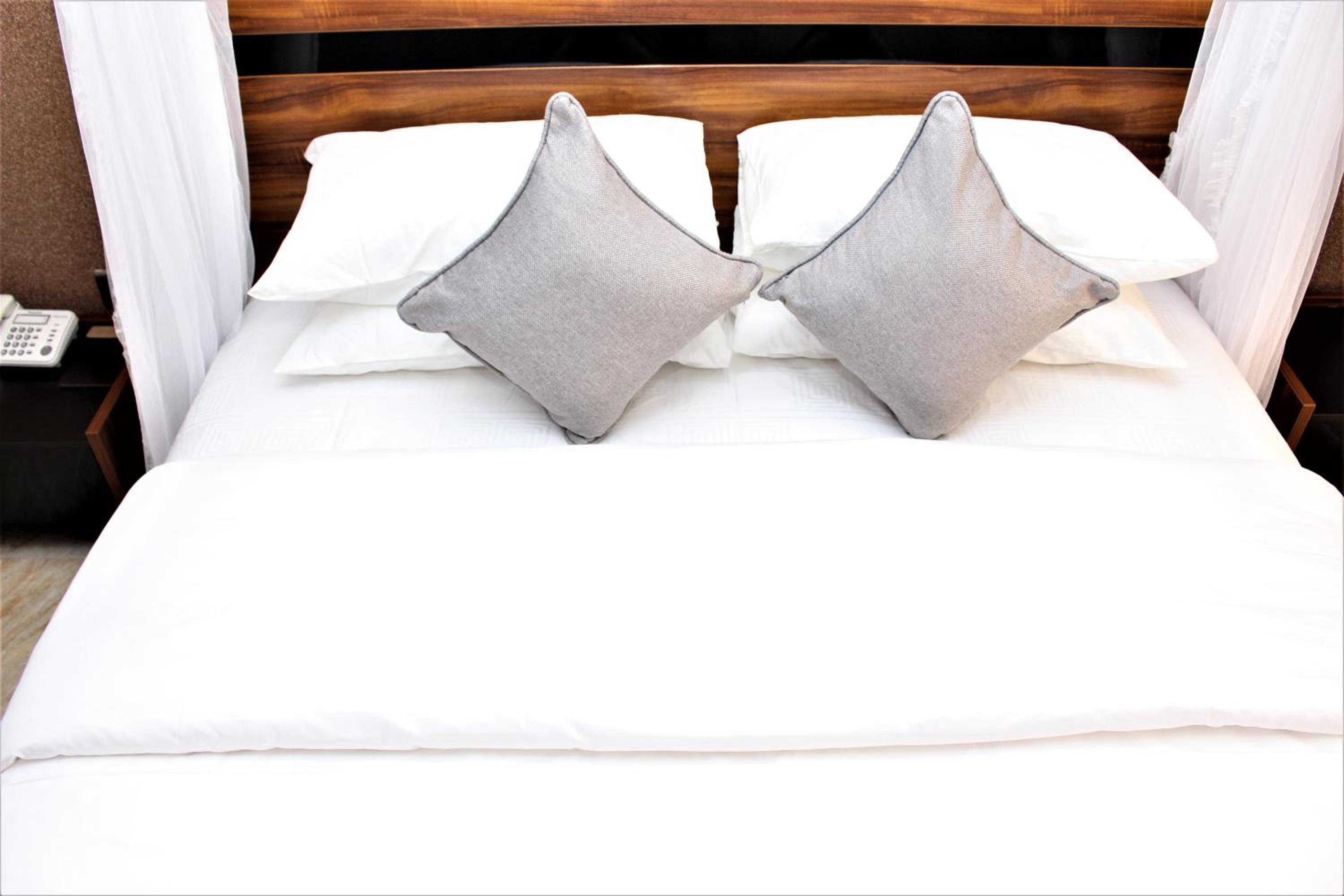 Deluxe Double Room with Balcony photo 2