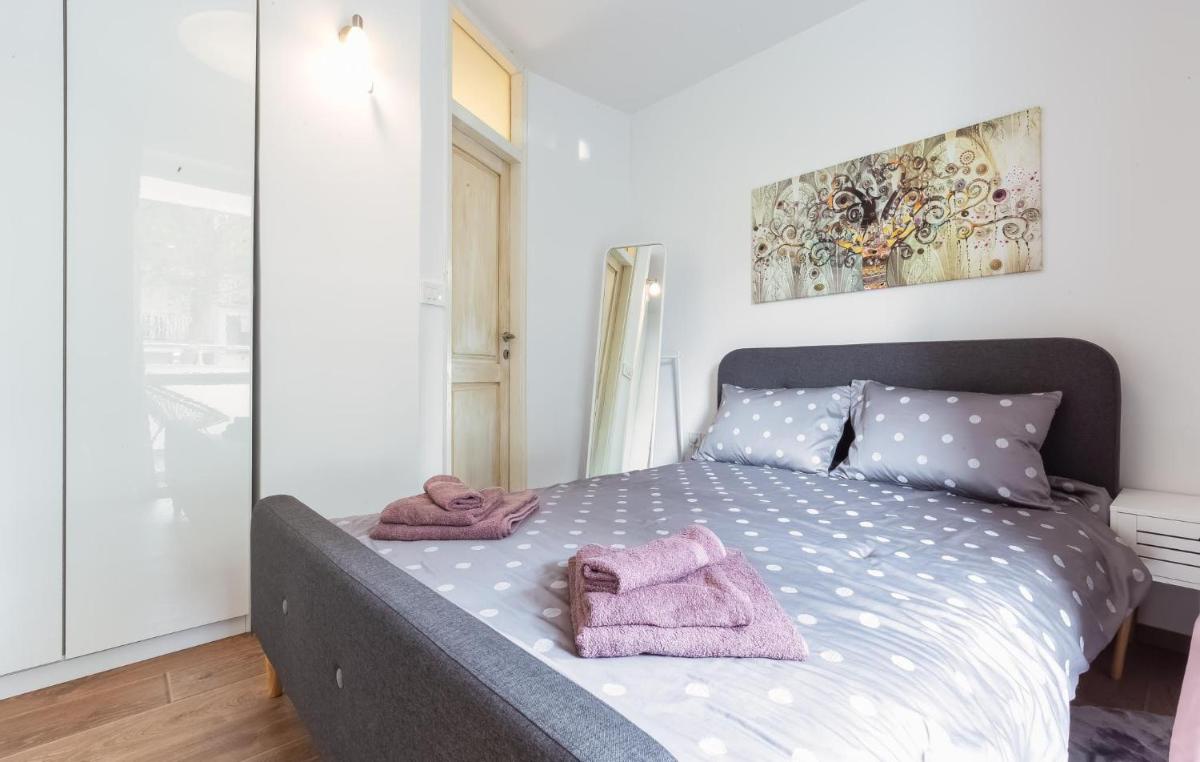 One-Bedroom Apartment - Photo 12