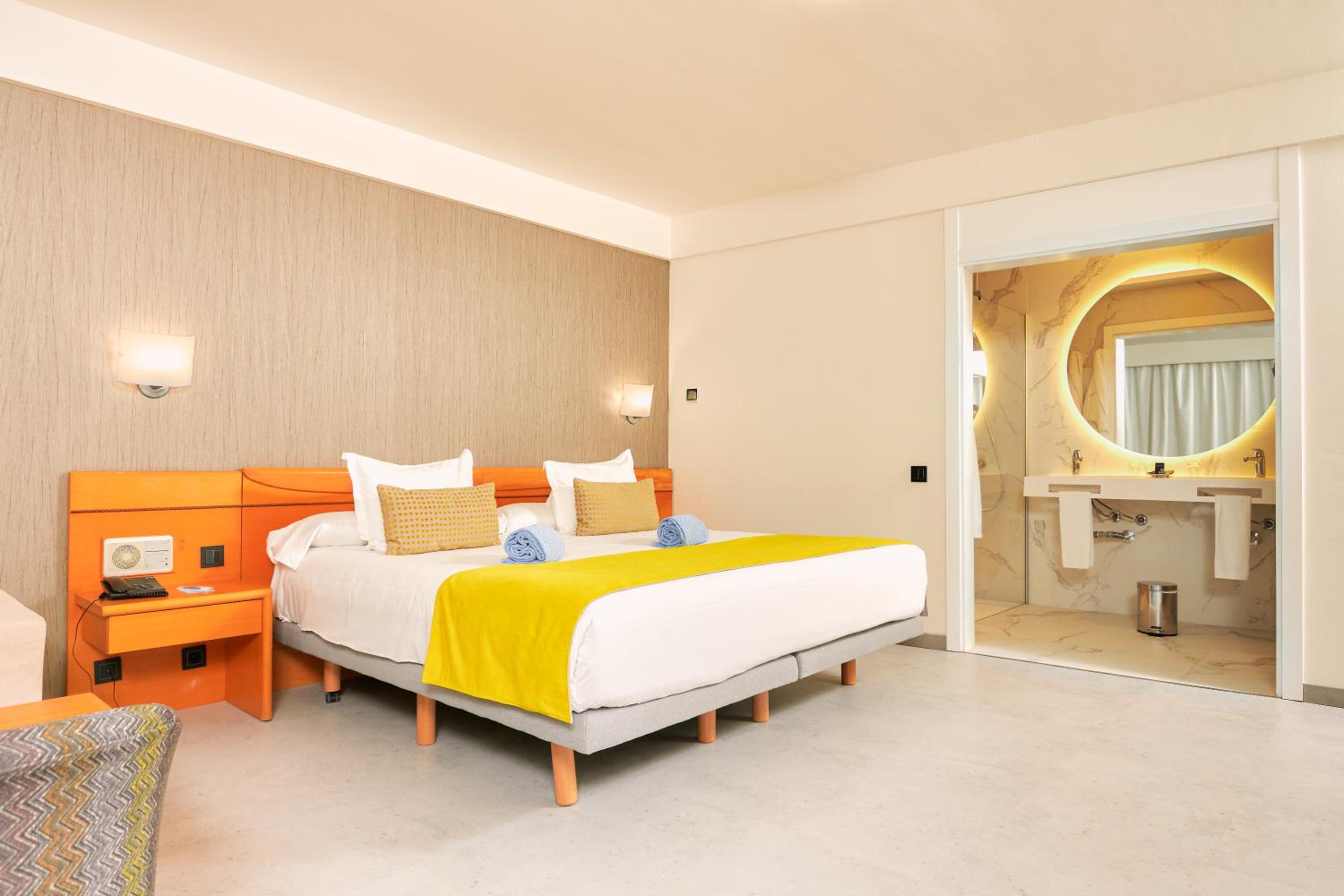 Double Room with Sea View (1 Adult + 1 Child) photo 3