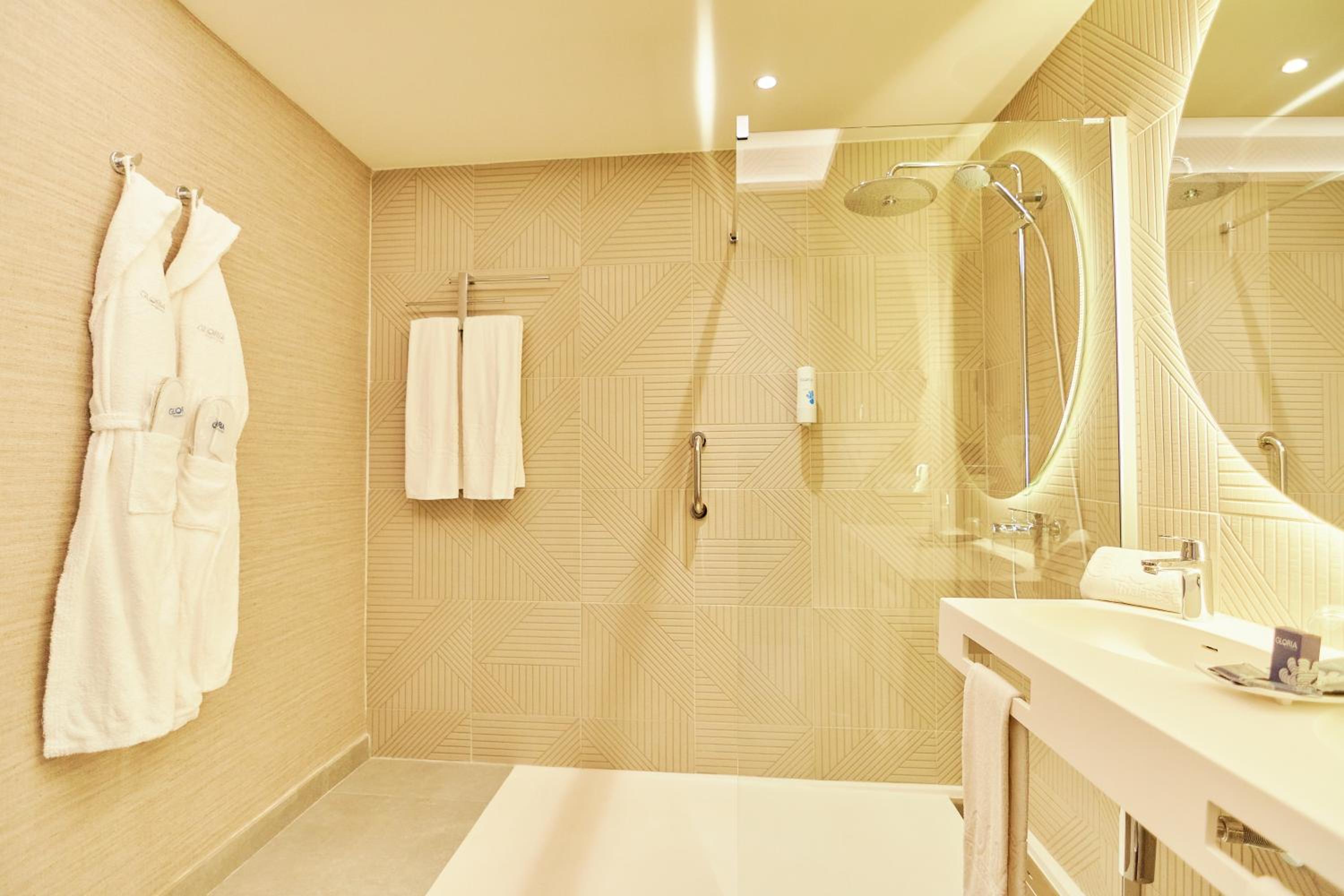 Double or Twin Room with Sea View (2 Adults + 2 Children) photo 3