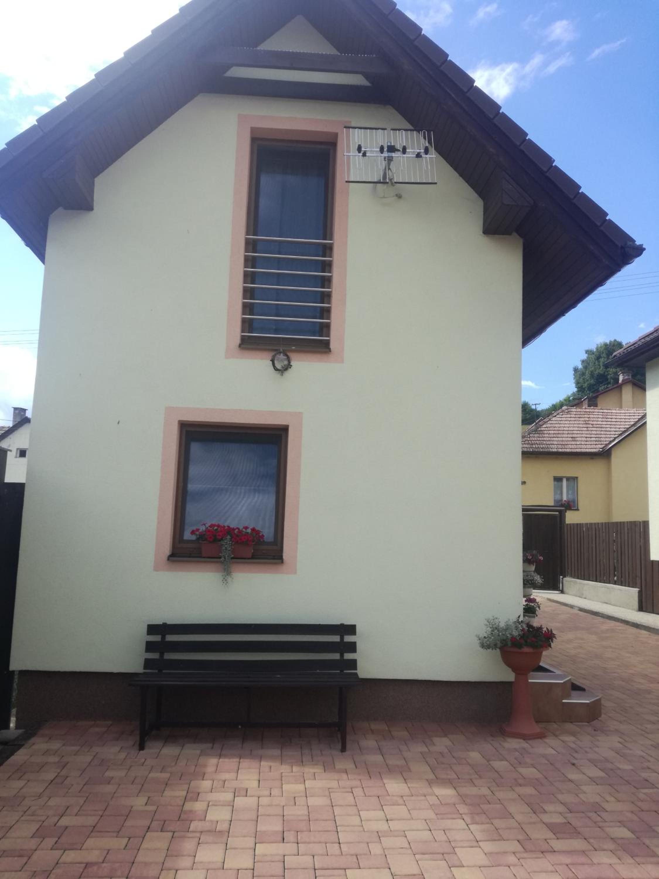 Three-Bedroom House photo 2