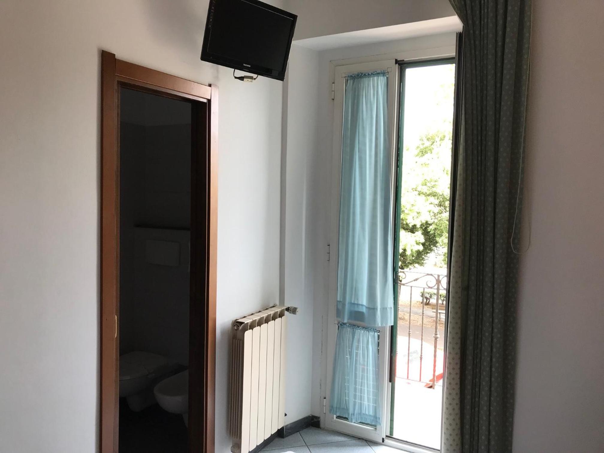 Twin Room with Private Bathroom