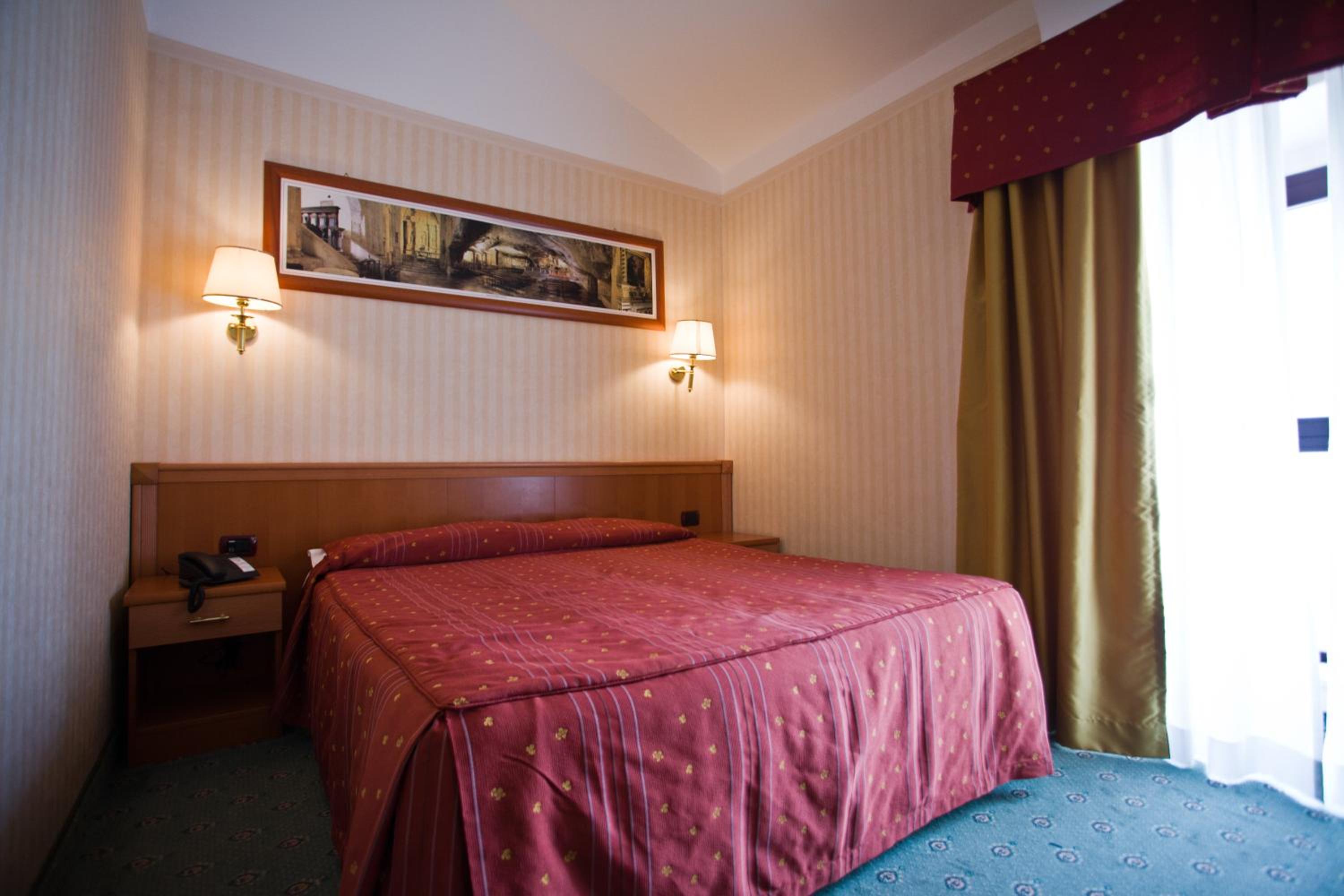 Double Room (1 Adult) - Photo 1