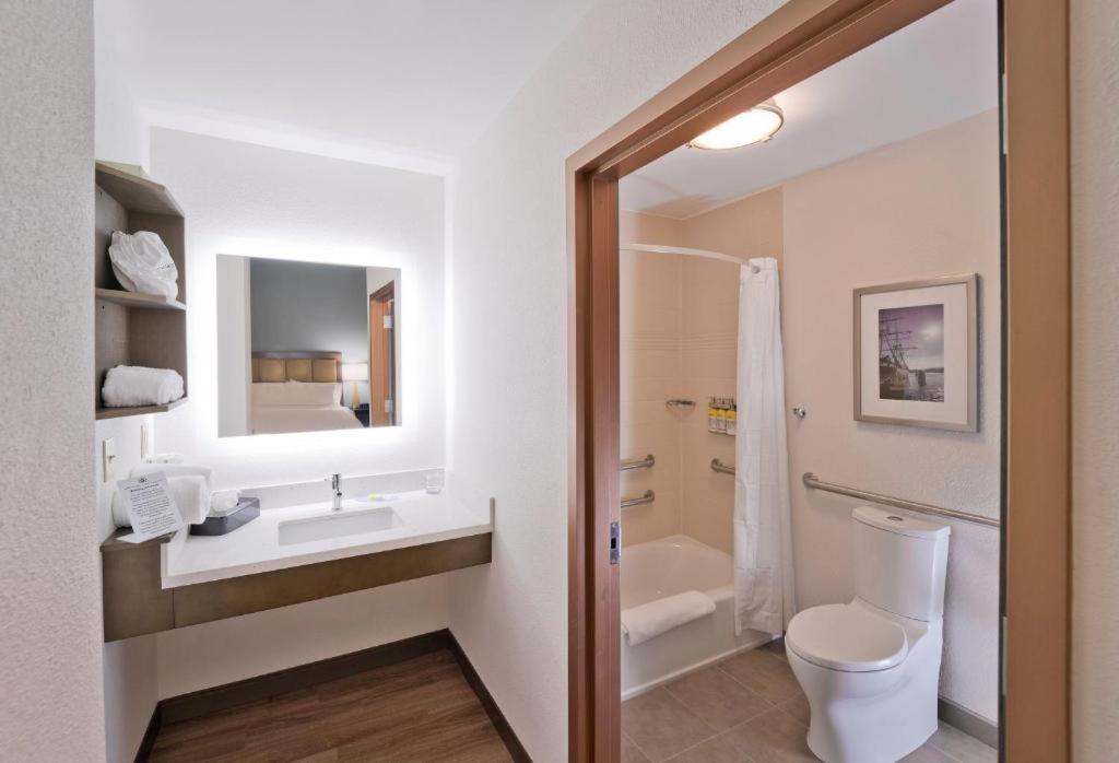 Studio Suite with Two Queen Beds photo 2