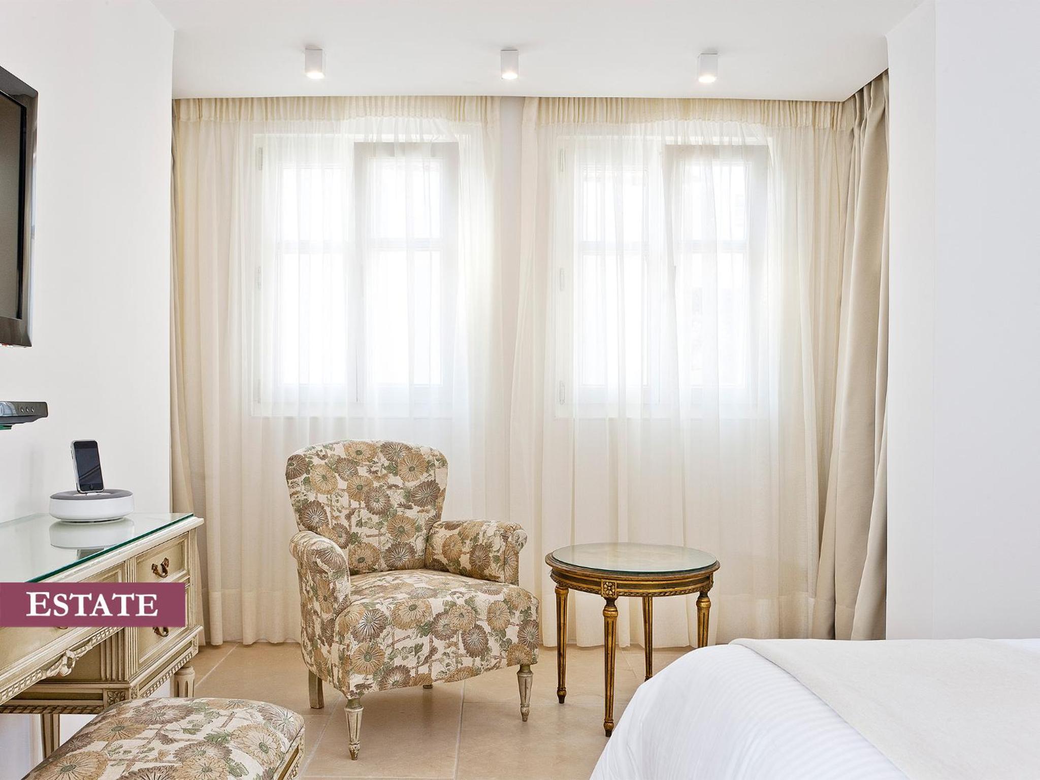 Executive Room thumbnail 5