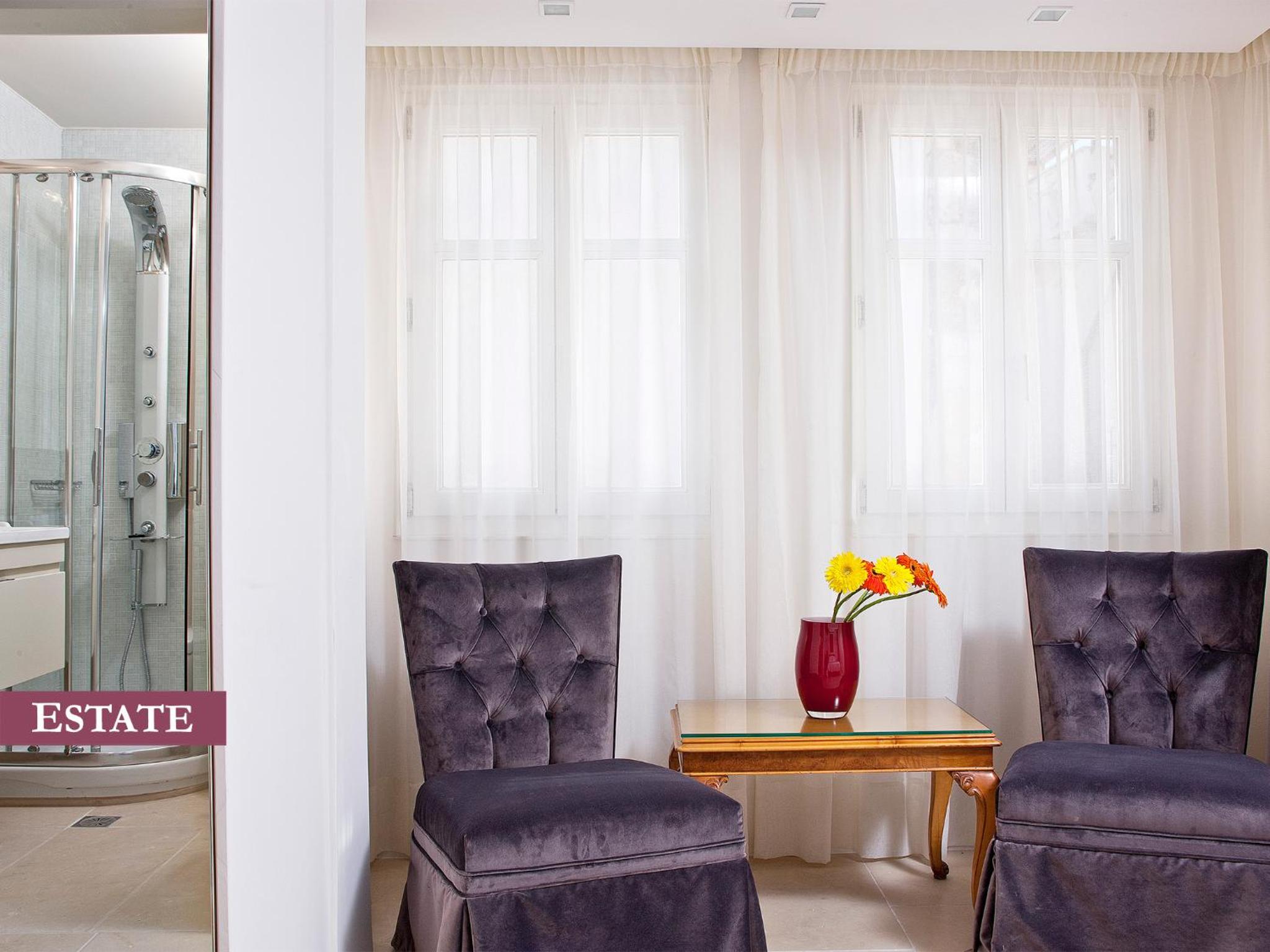 Executive Room thumbnail 6