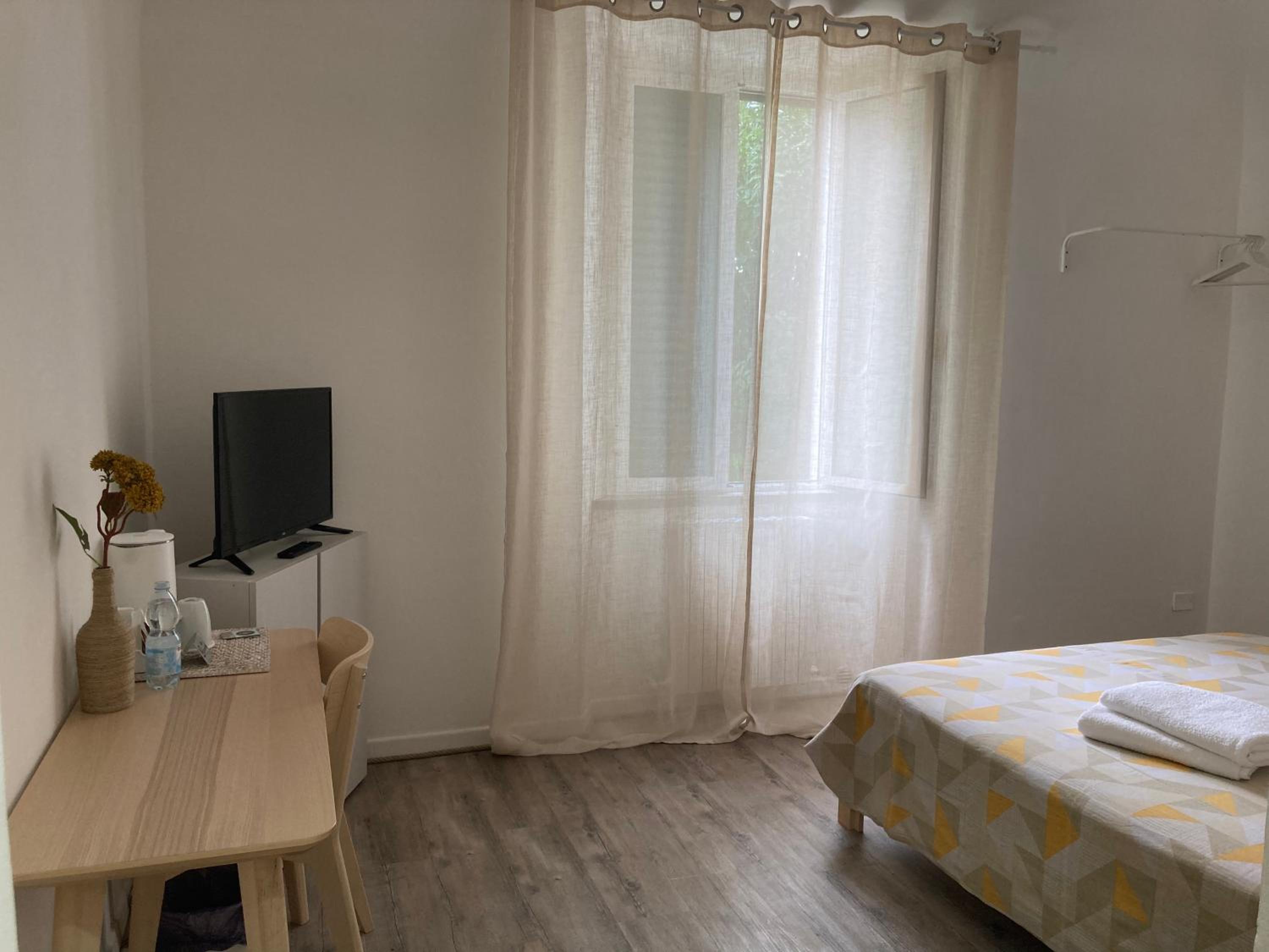 Double Room - Photo 10