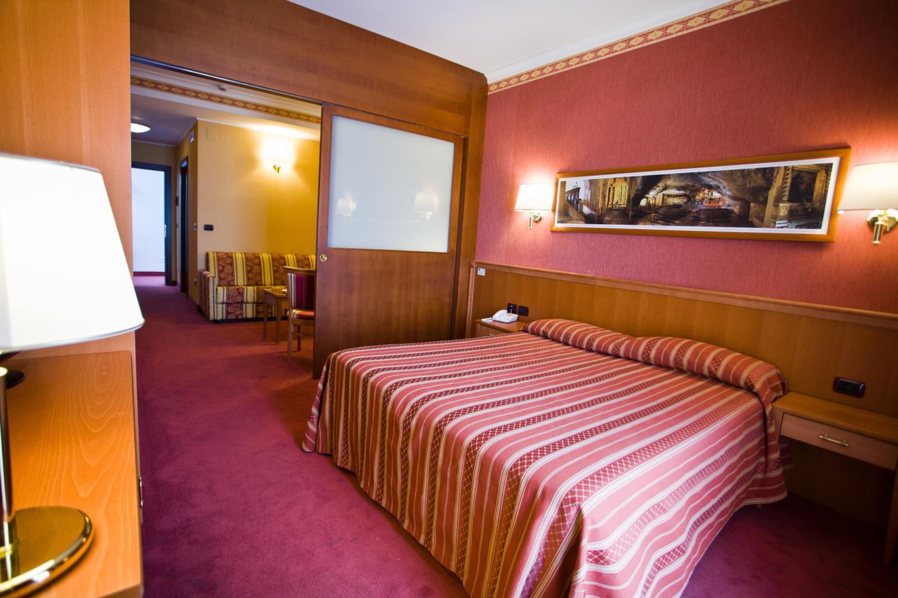 Suite (2 Adults) - Photo 1