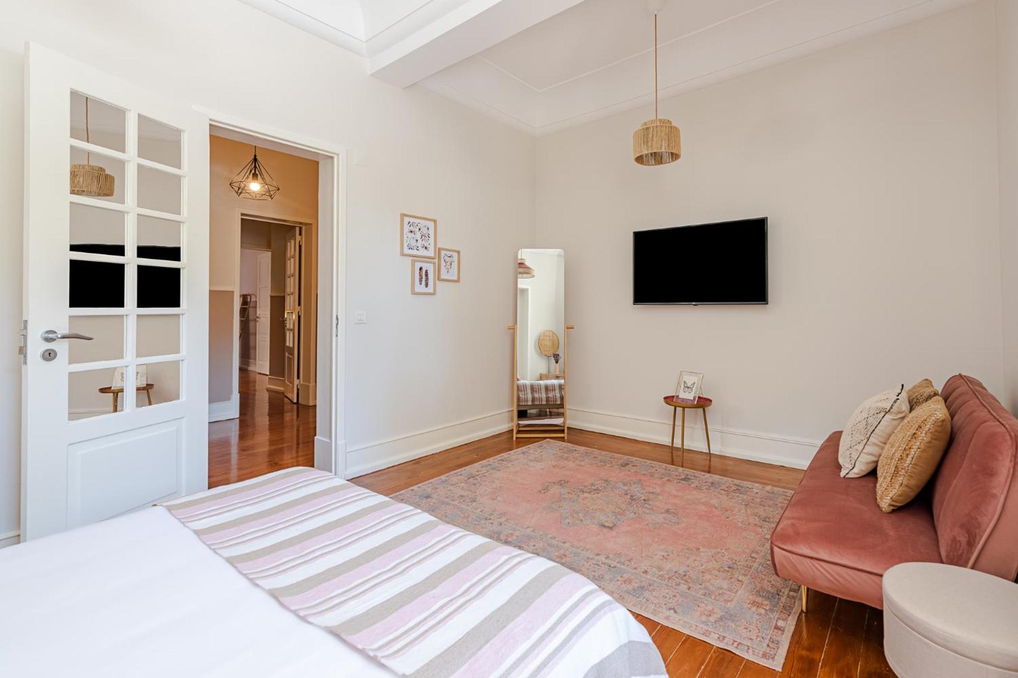 Deluxe Room - Photo 5