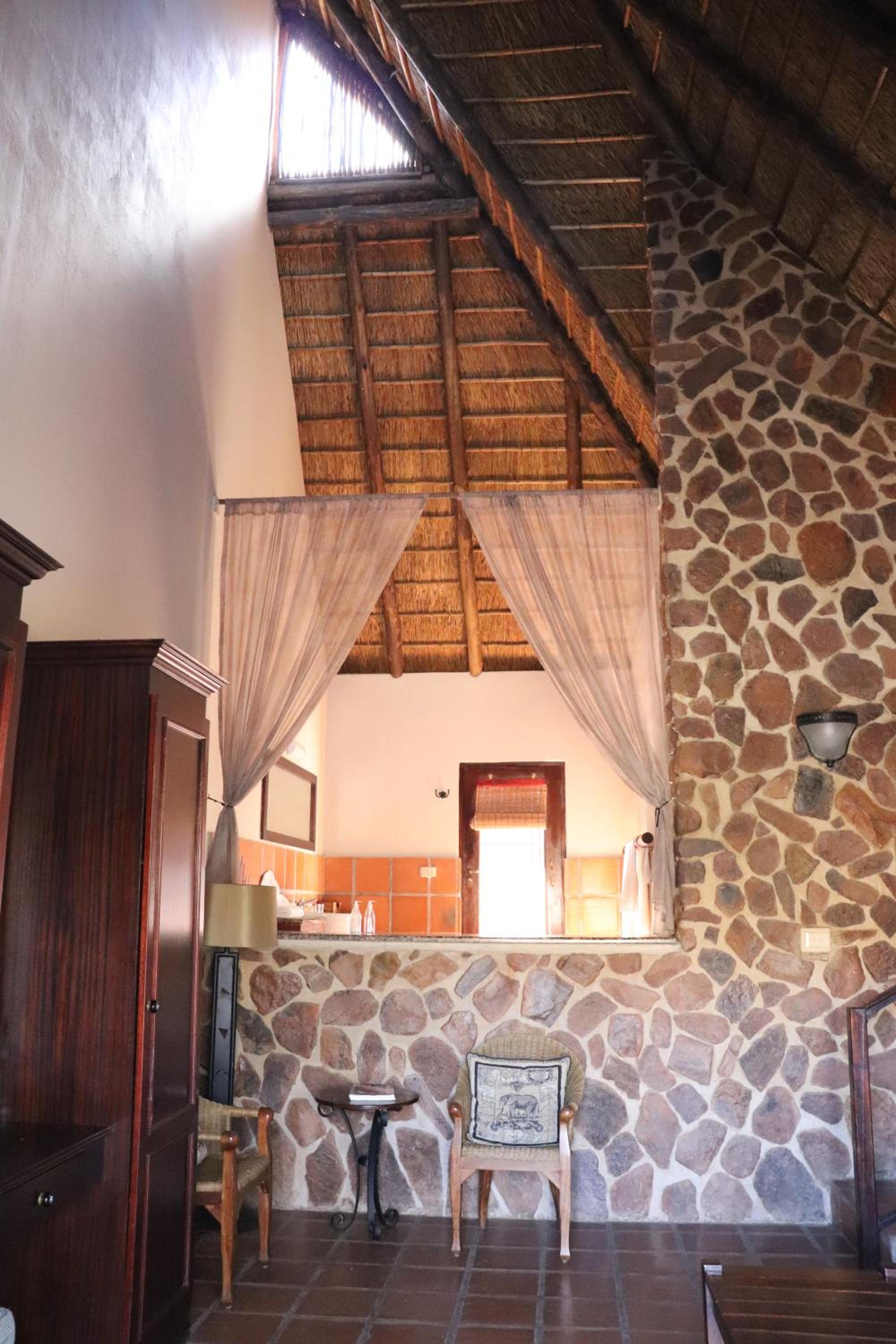 Standard King Room - Photo 5