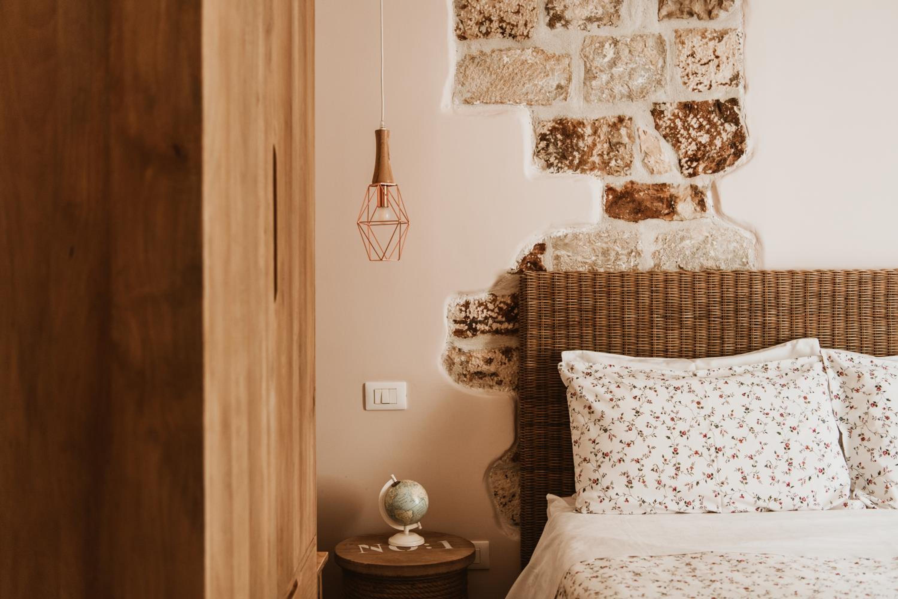Double Room with Balcony - Photo 2