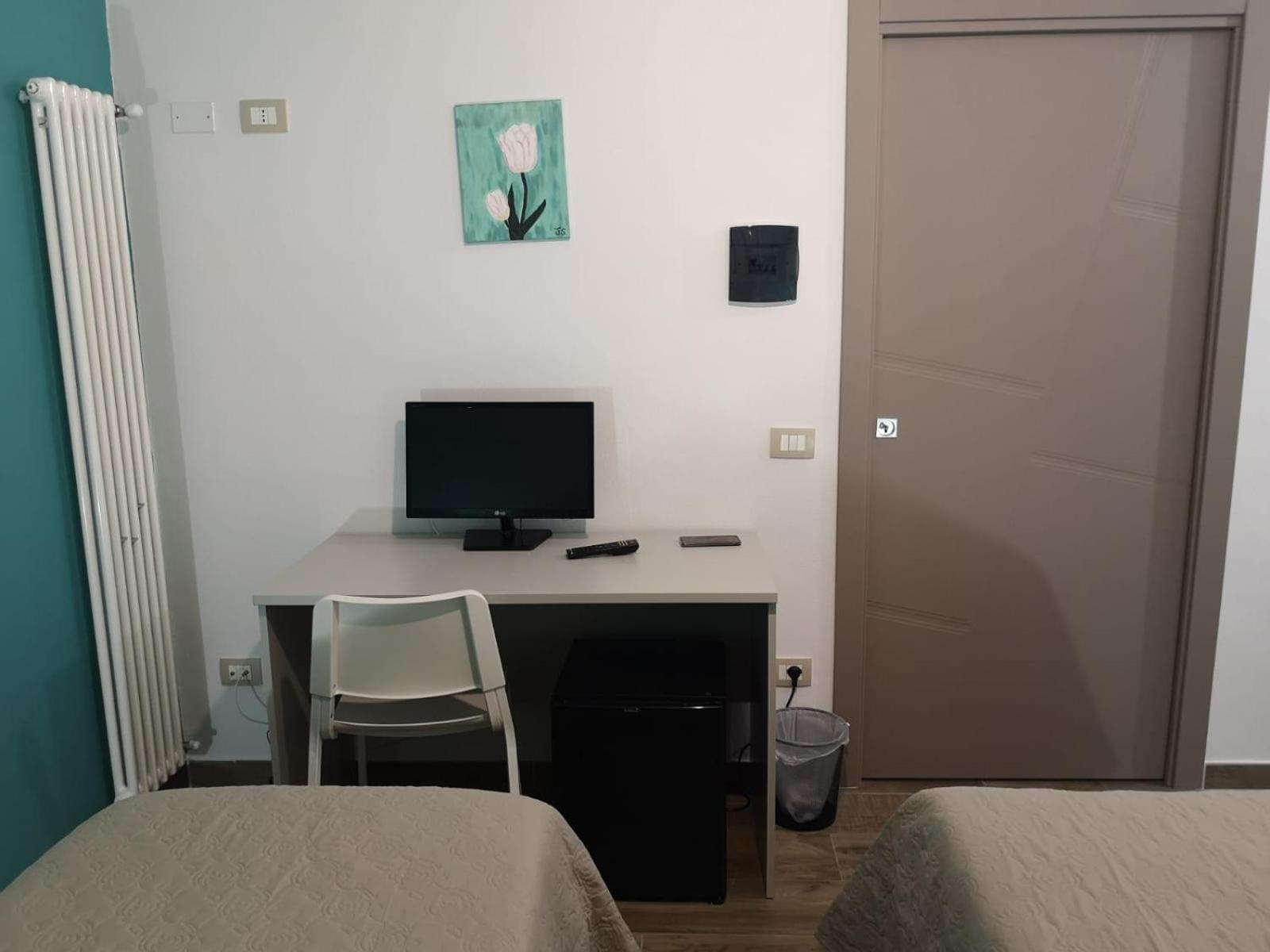 Deluxe Double or Twin Room - Photo 12