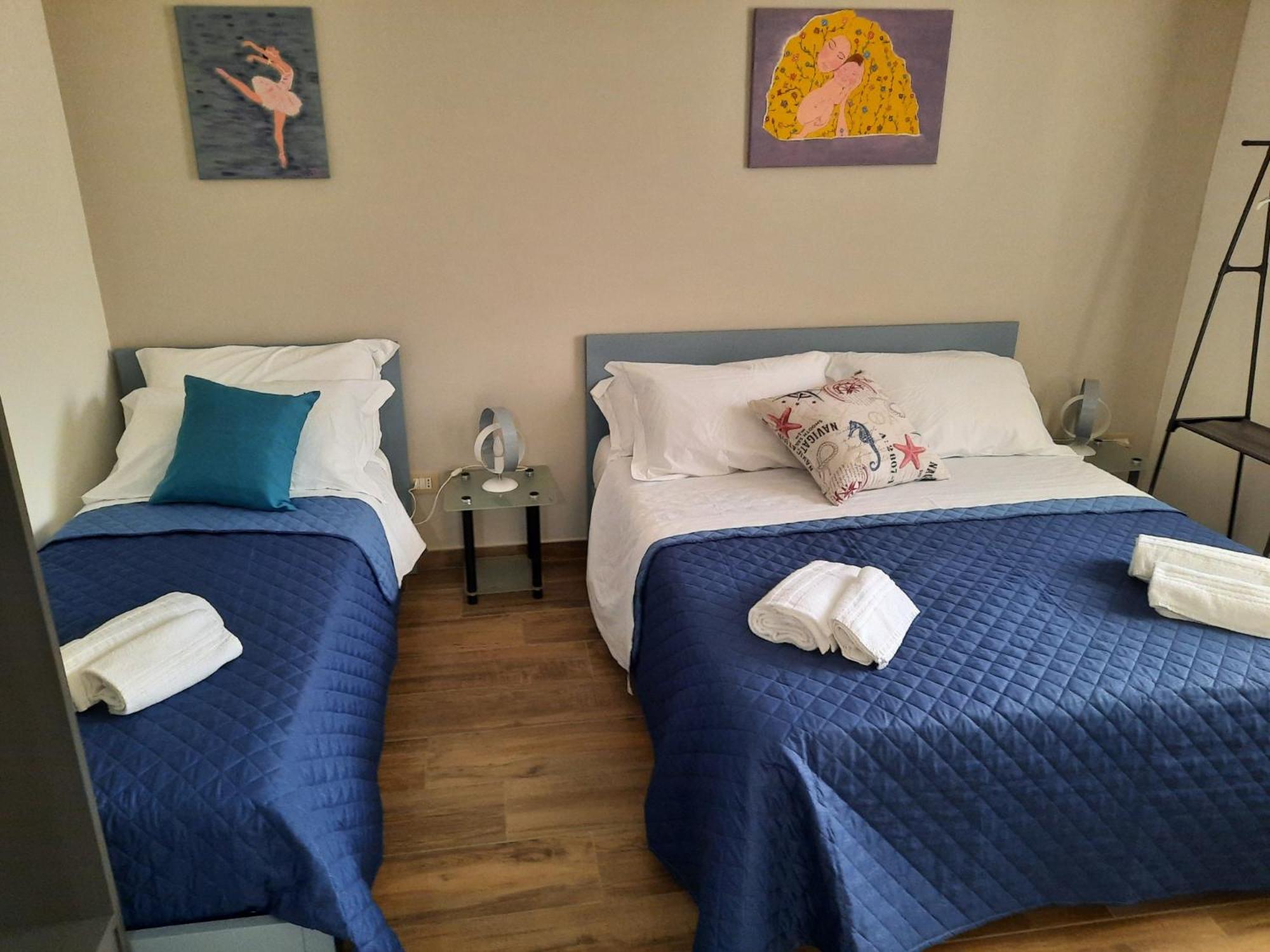 Double Room with Private Bathroom - Photo 12