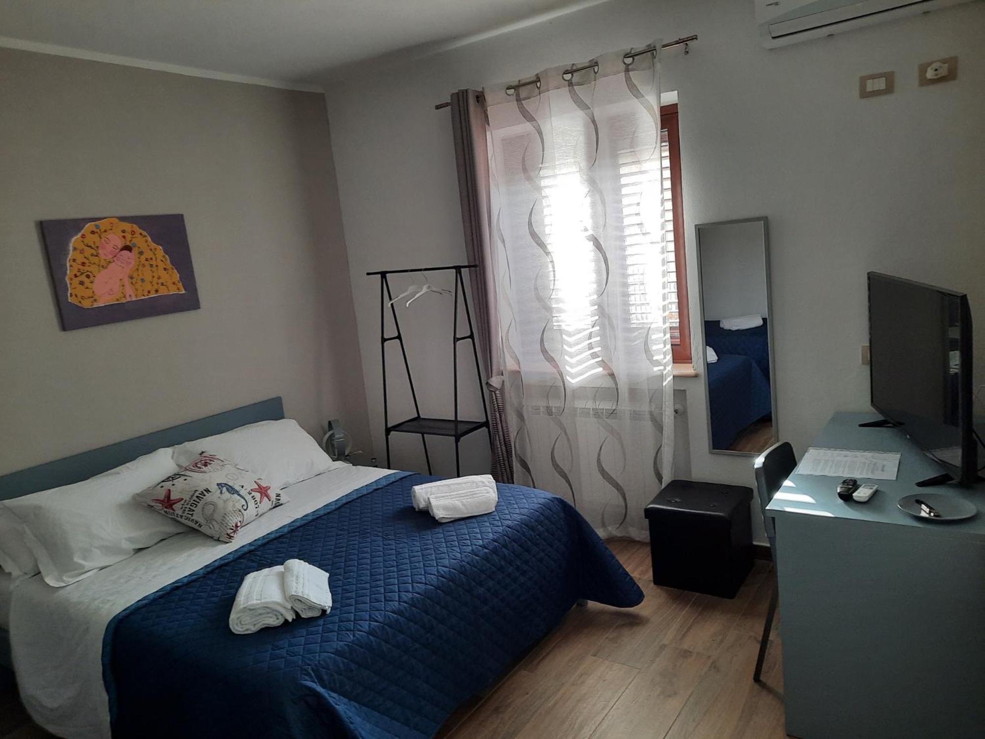 Double Room with Private Bathroom - Photo 3